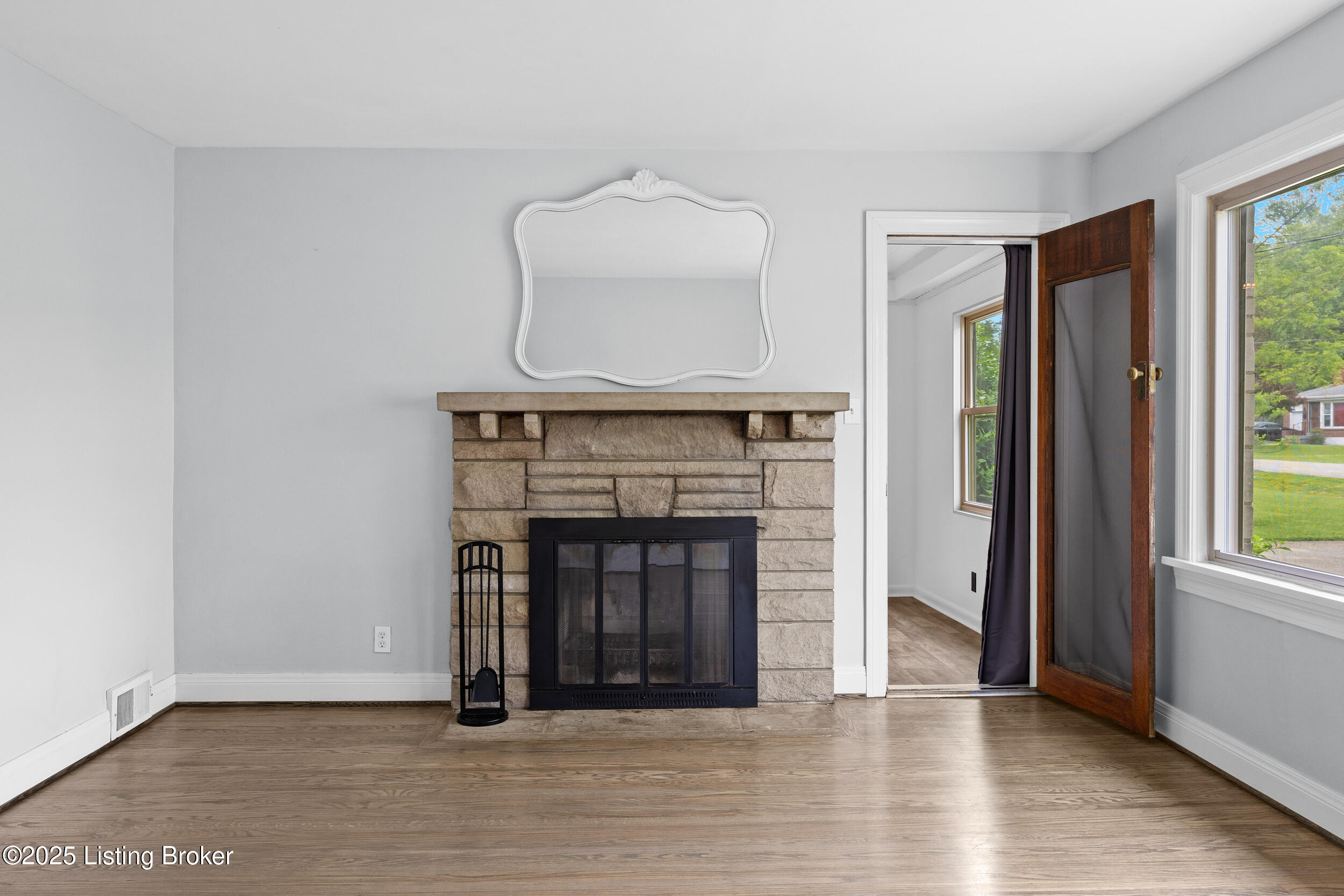 1109 Forrest View Dr