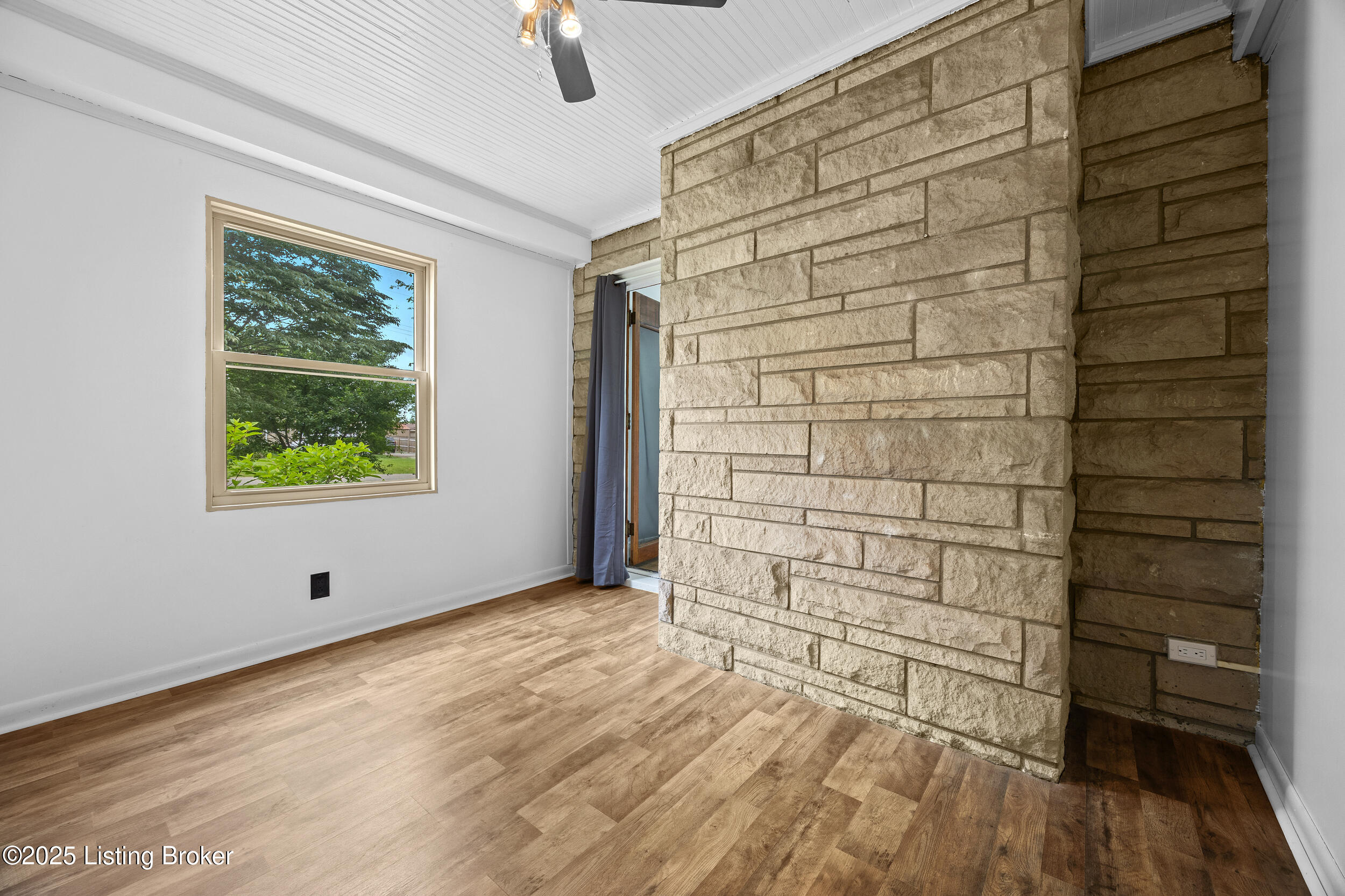 1109 Forrest View Dr