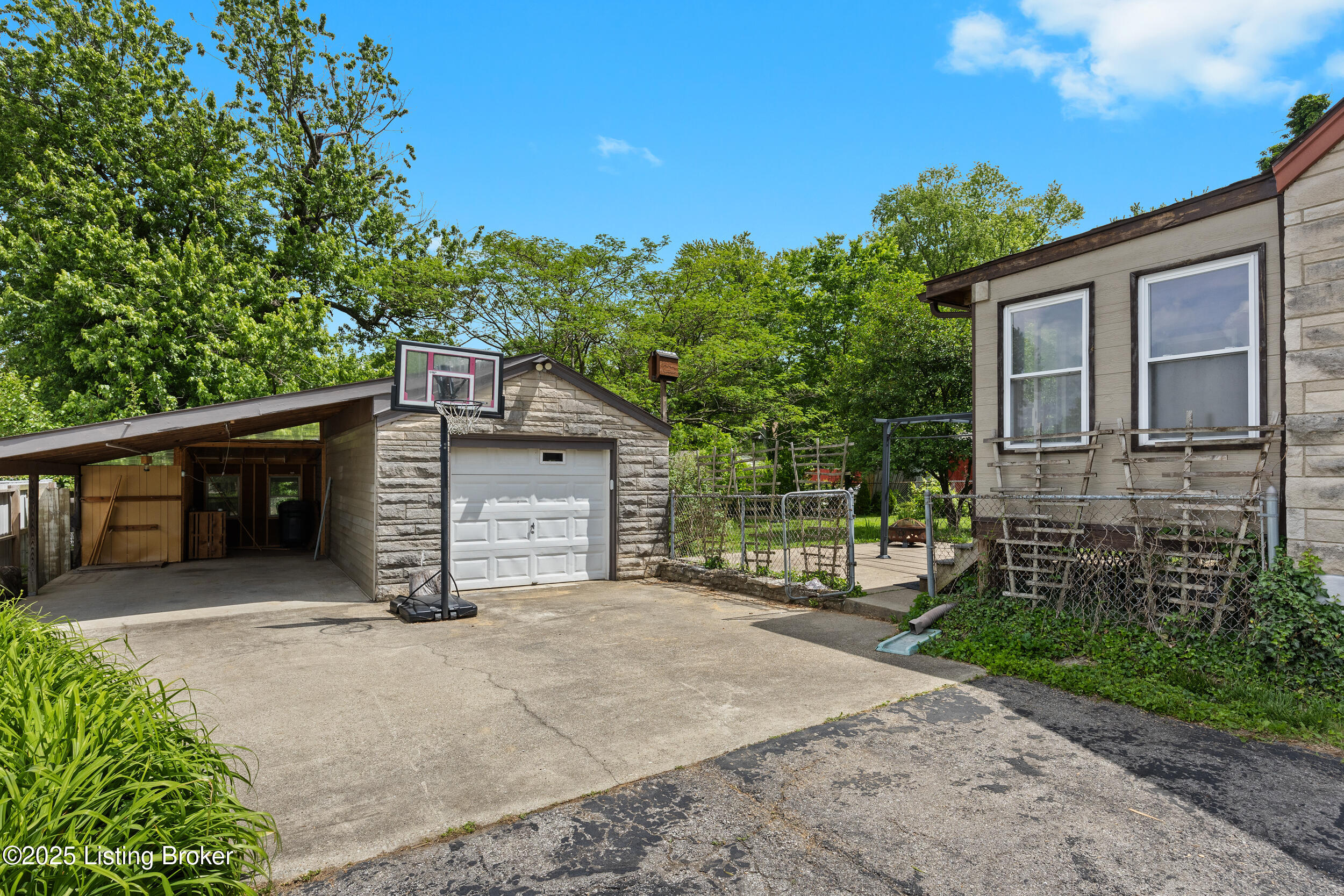 1109 Forrest View Dr