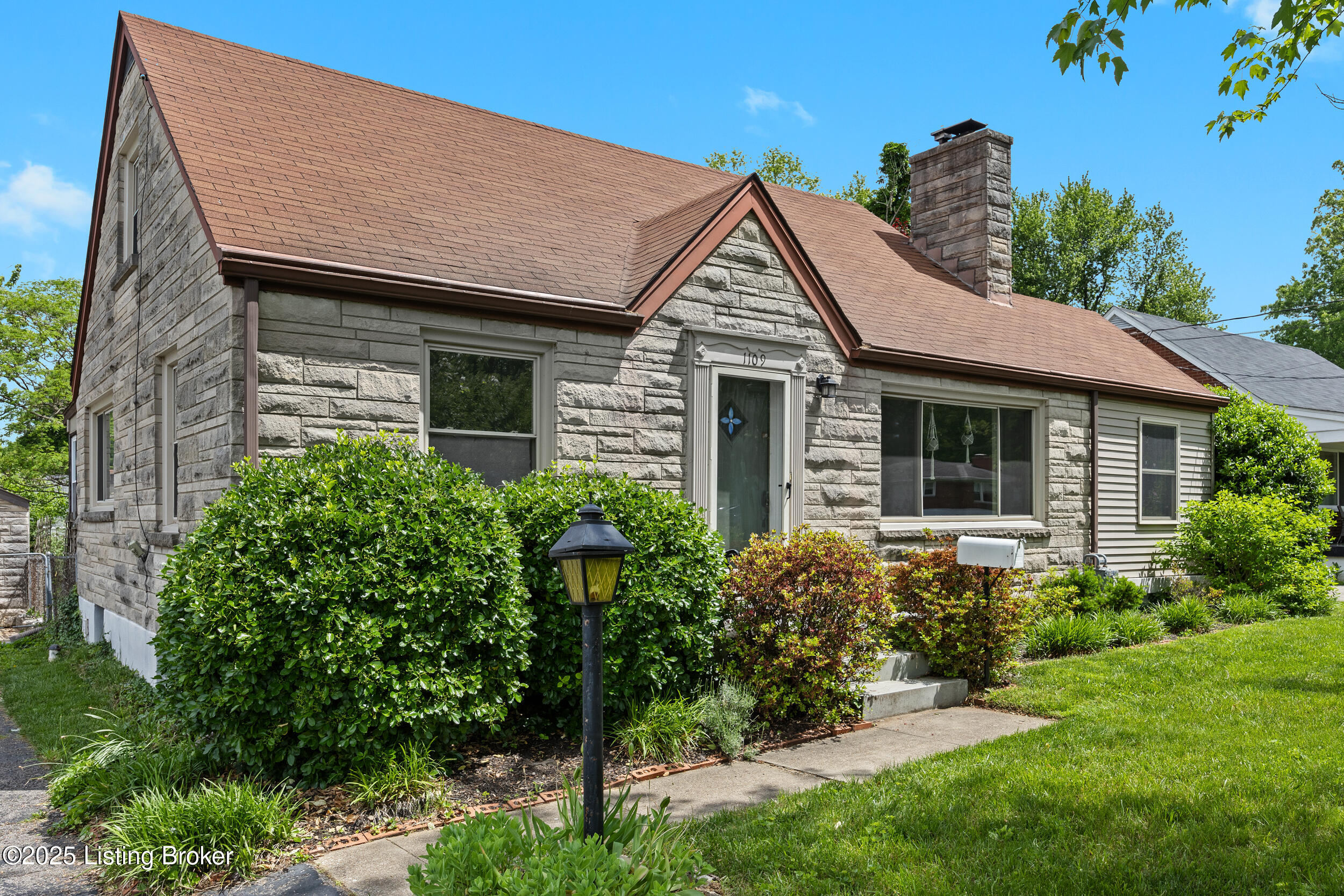 1109 Forrest View Dr