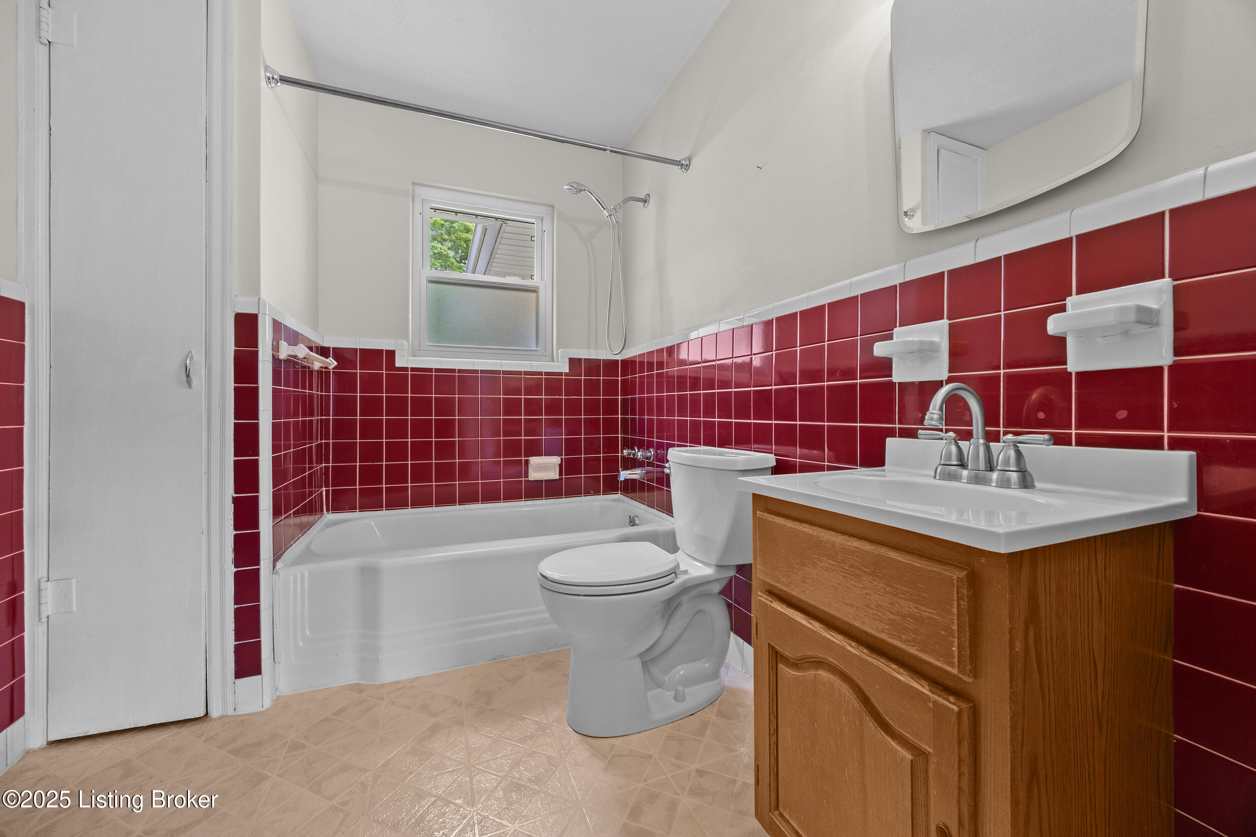 1112 Loretta St