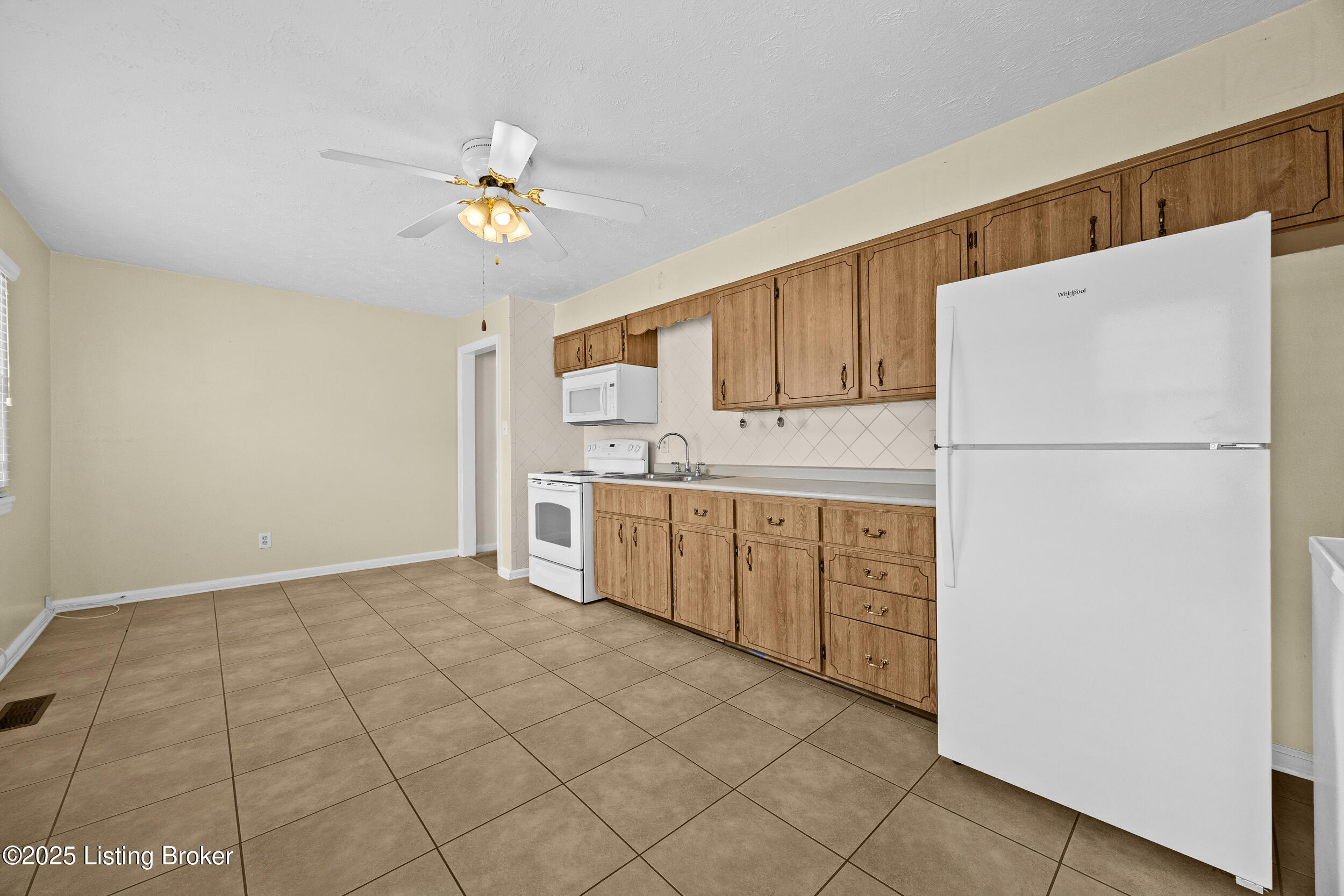 1112 Loretta St