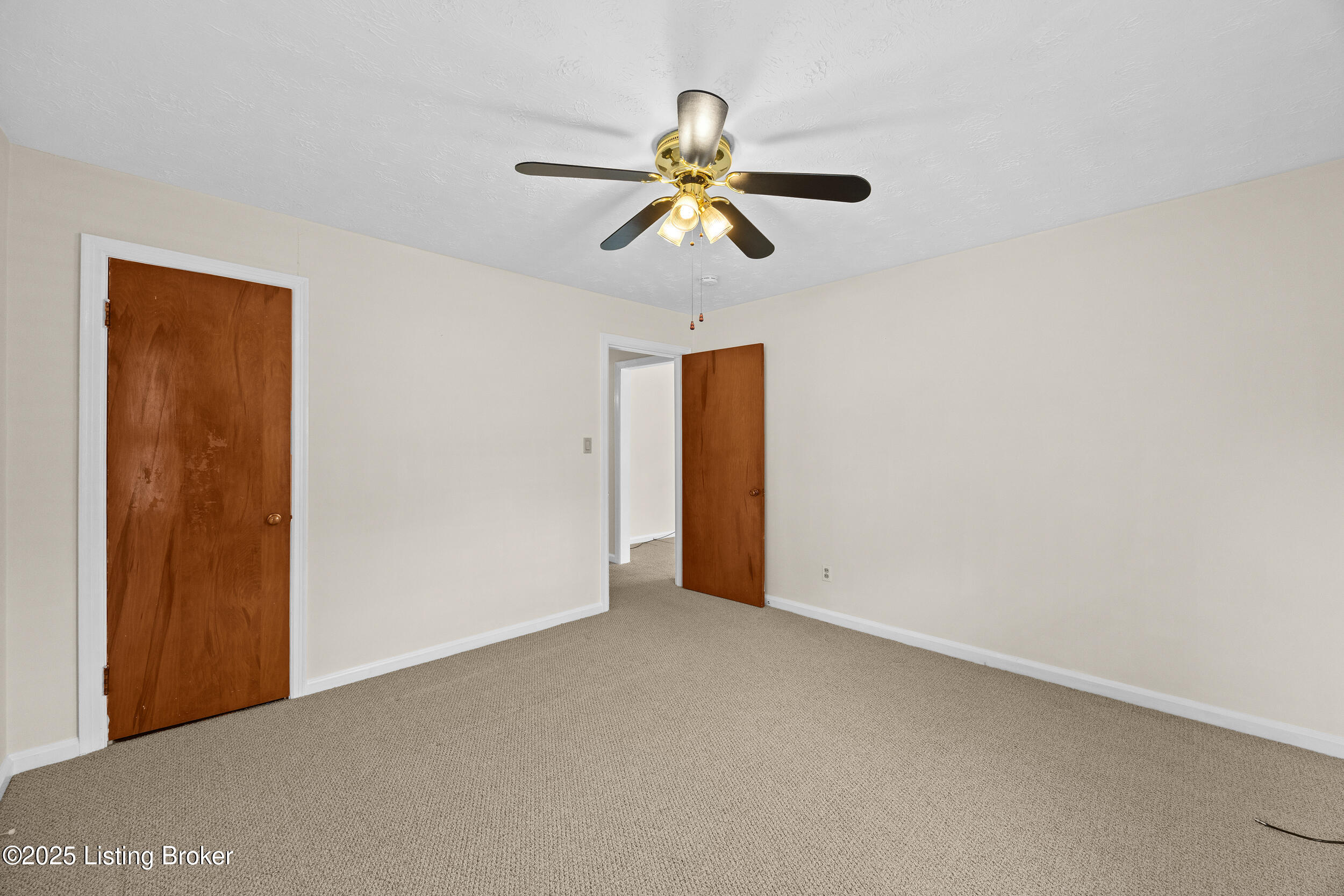1112 Loretta St