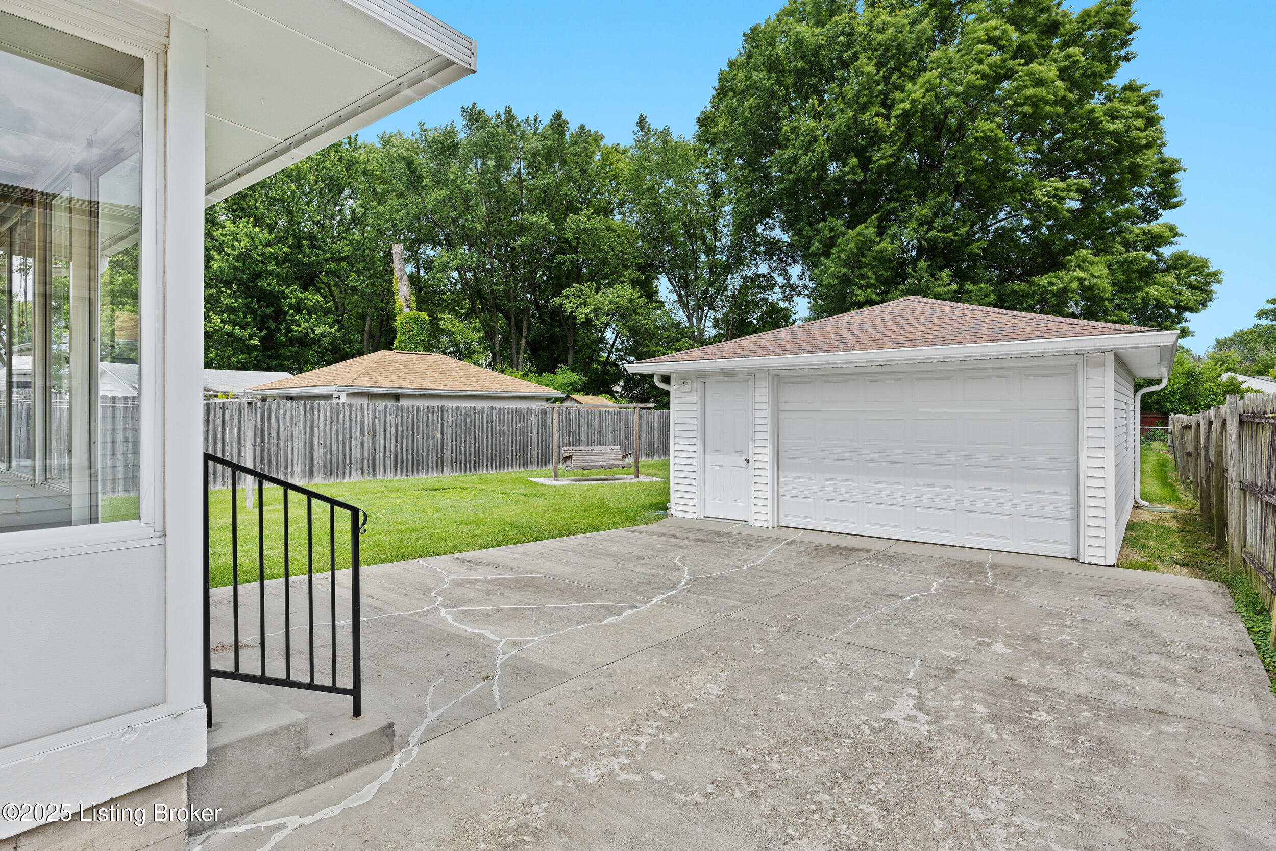 1112 Loretta St
