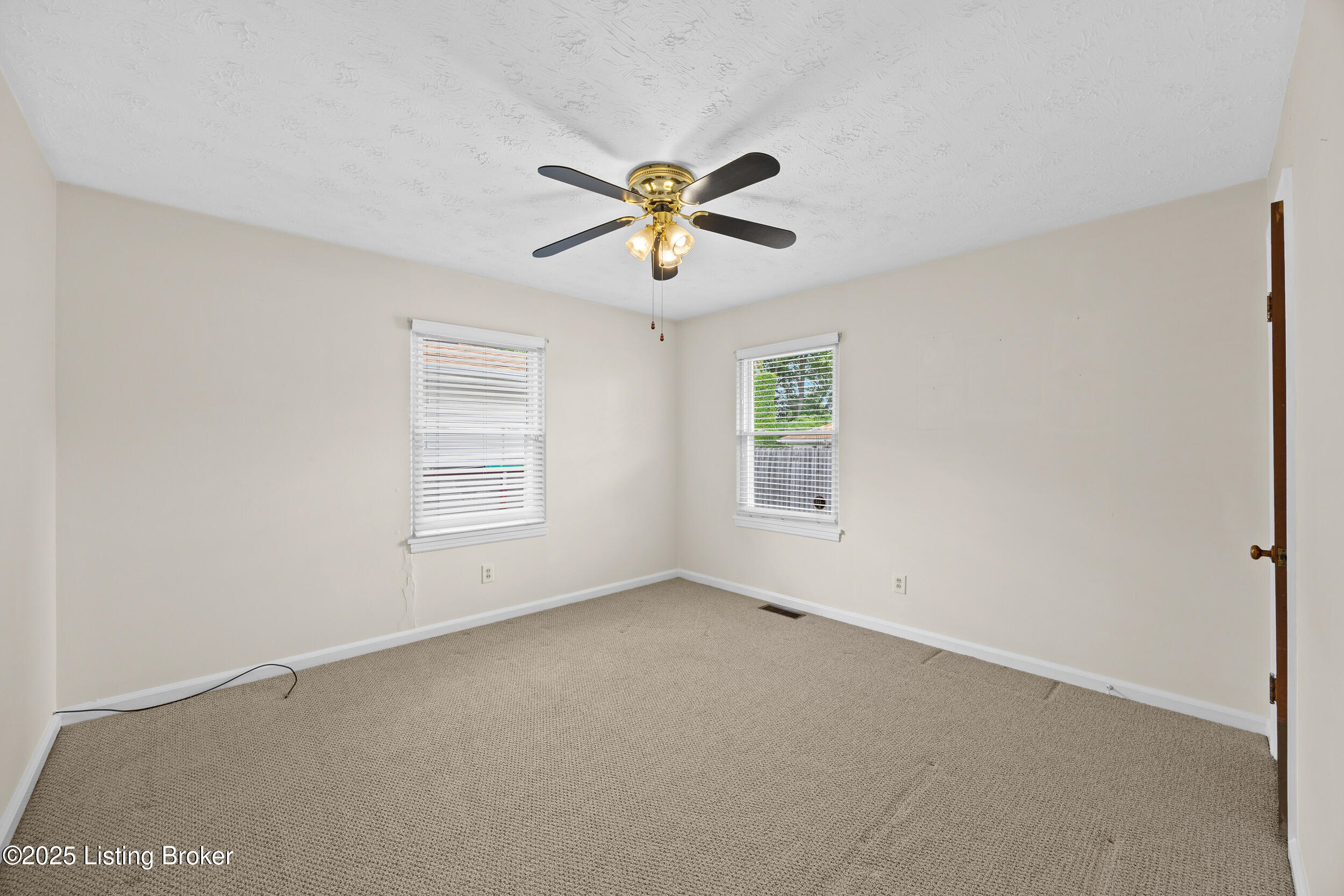 1112 Loretta St