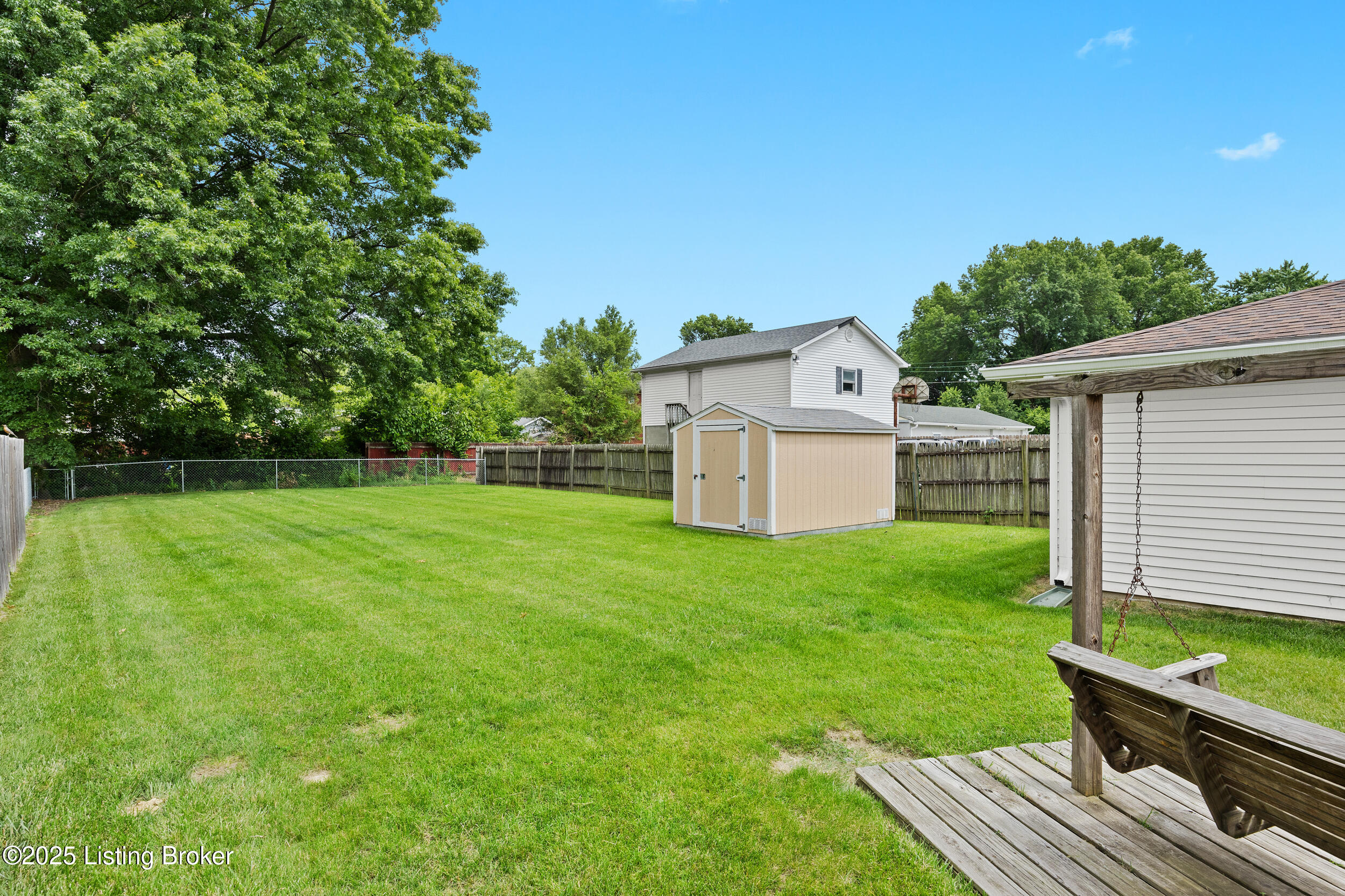 1112 Loretta St