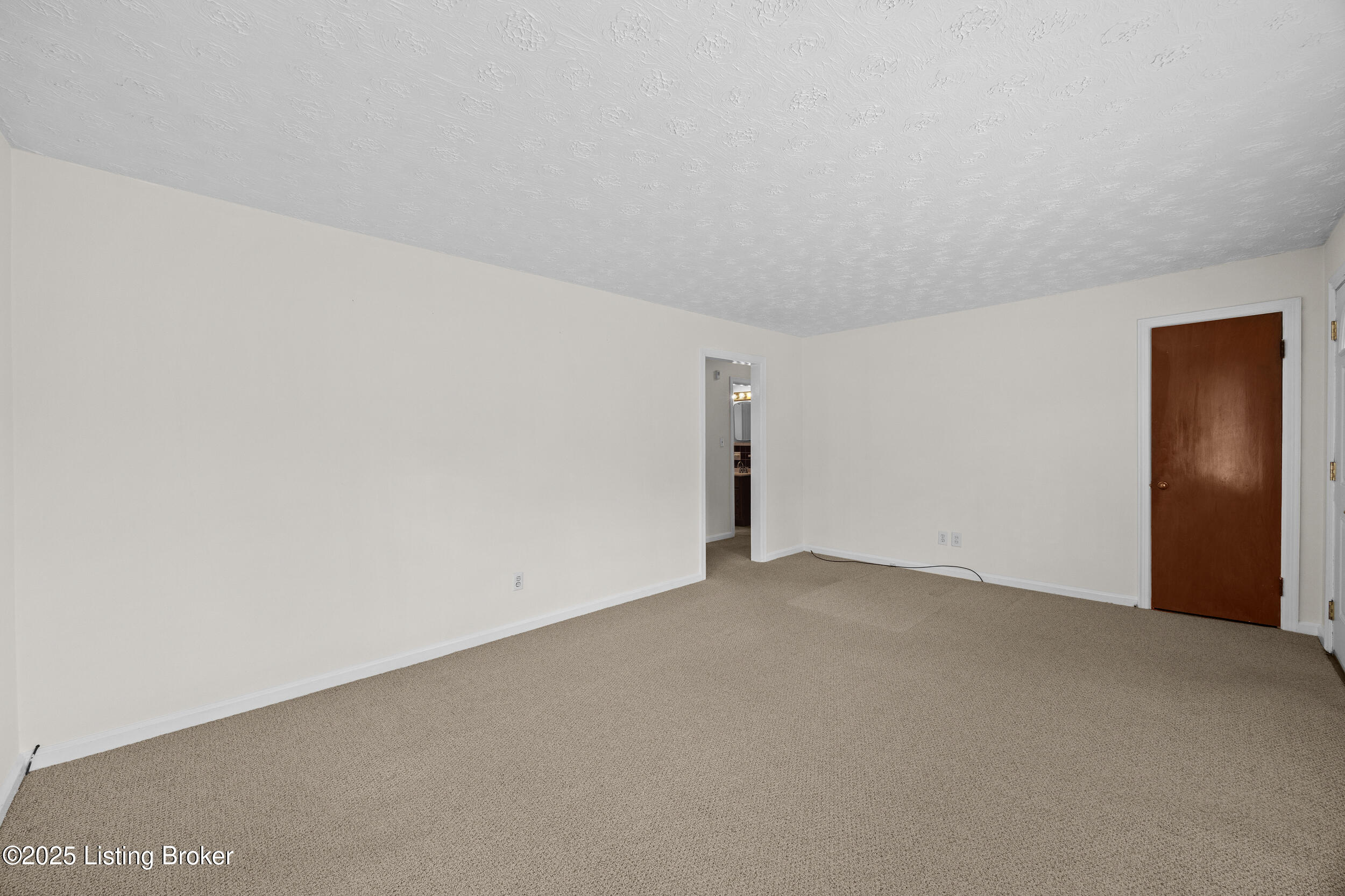 1112 Loretta St