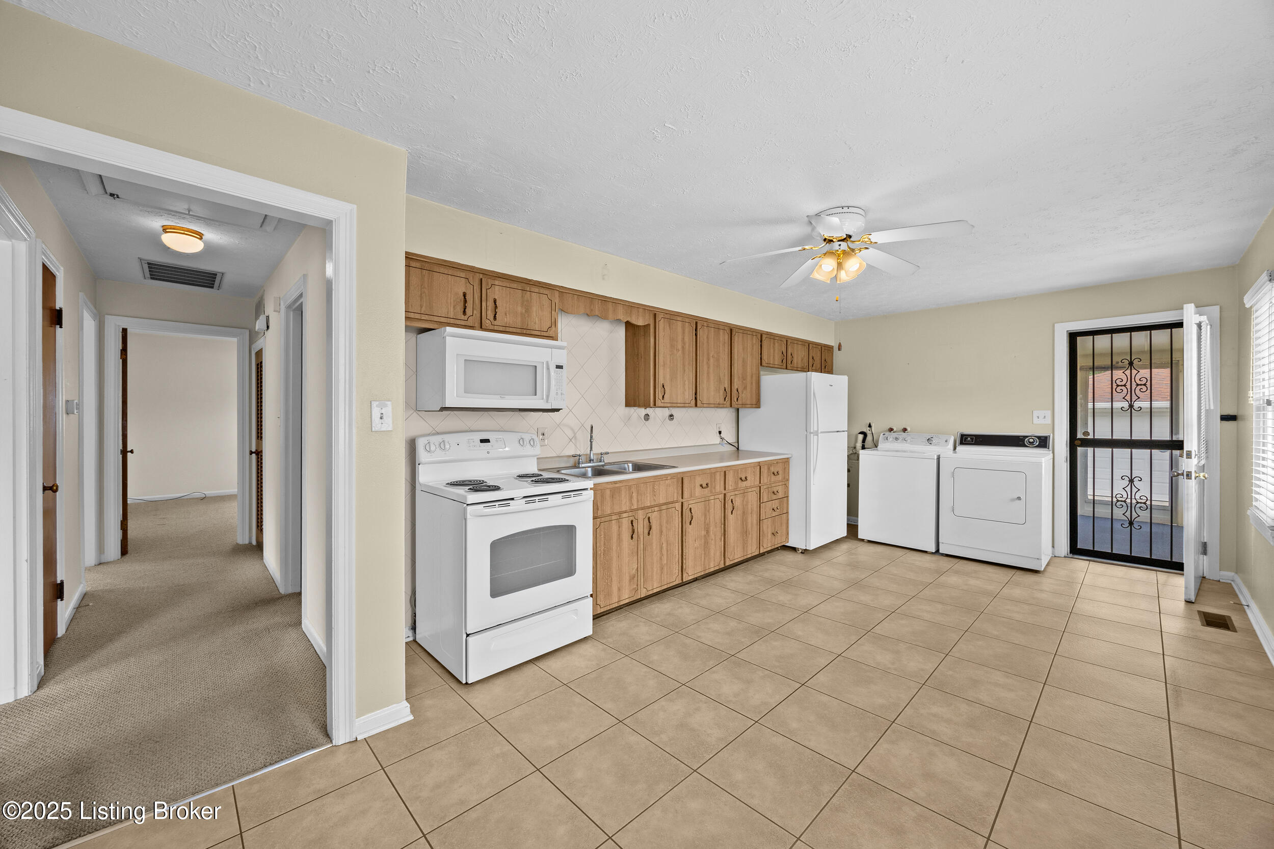 1112 Loretta St