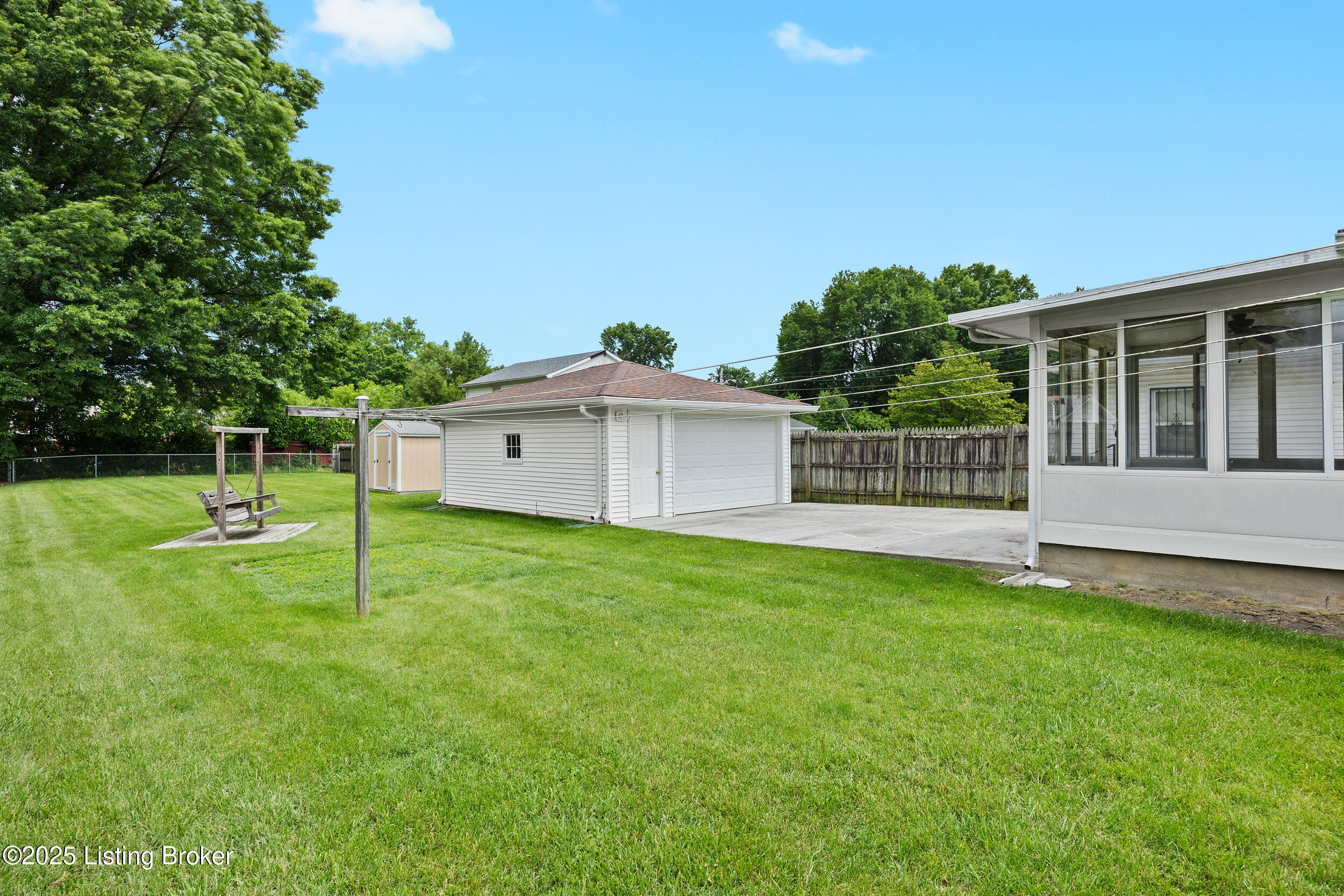 1112 Loretta St