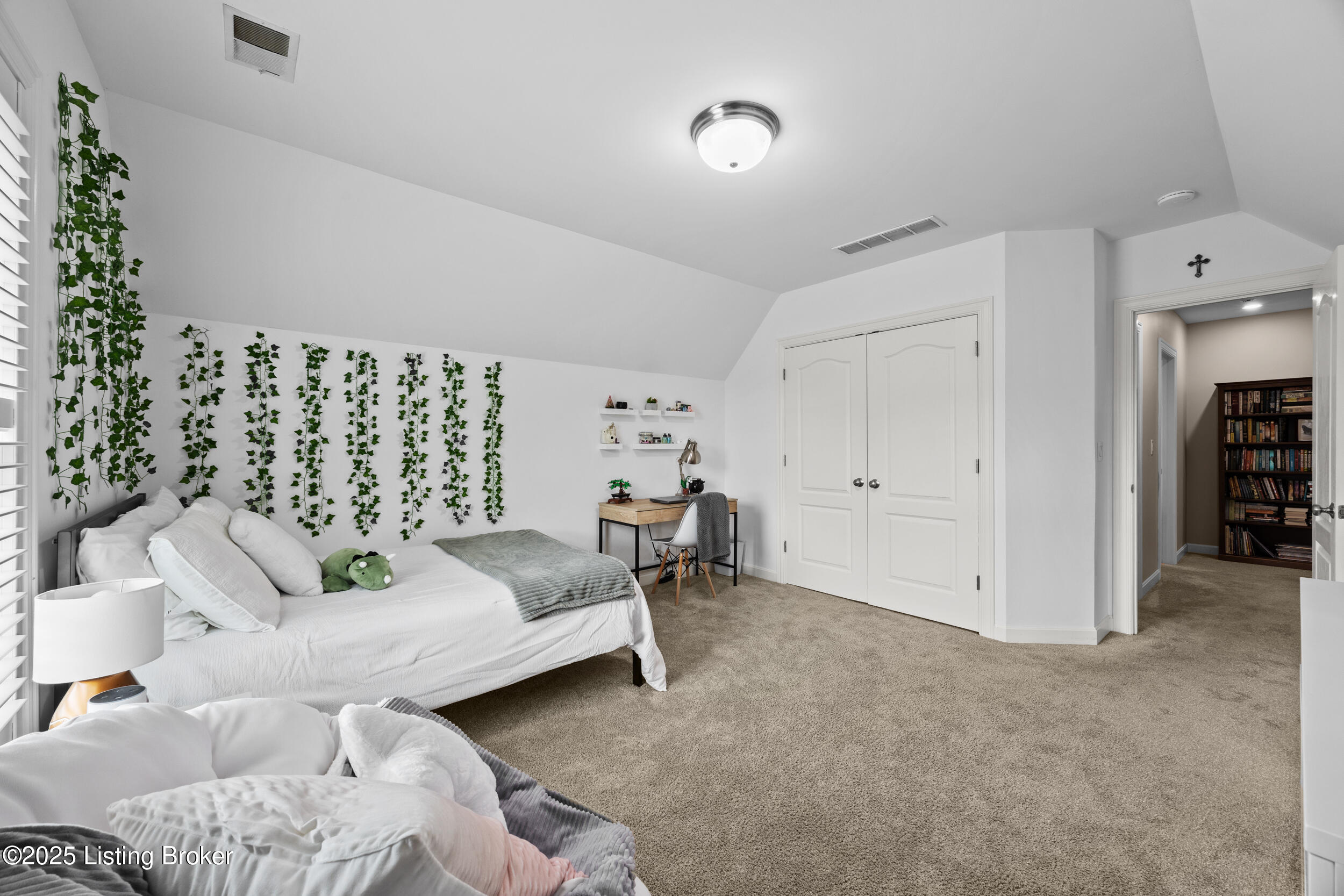 2208 Claymore Cir