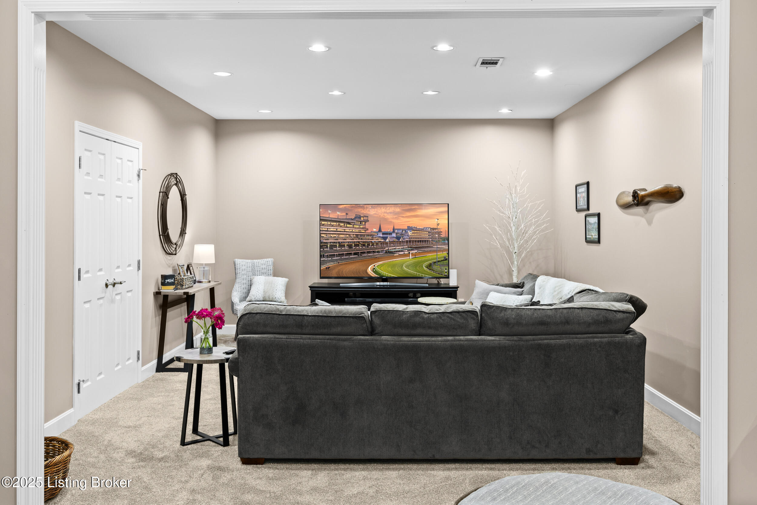2208 Claymore Cir