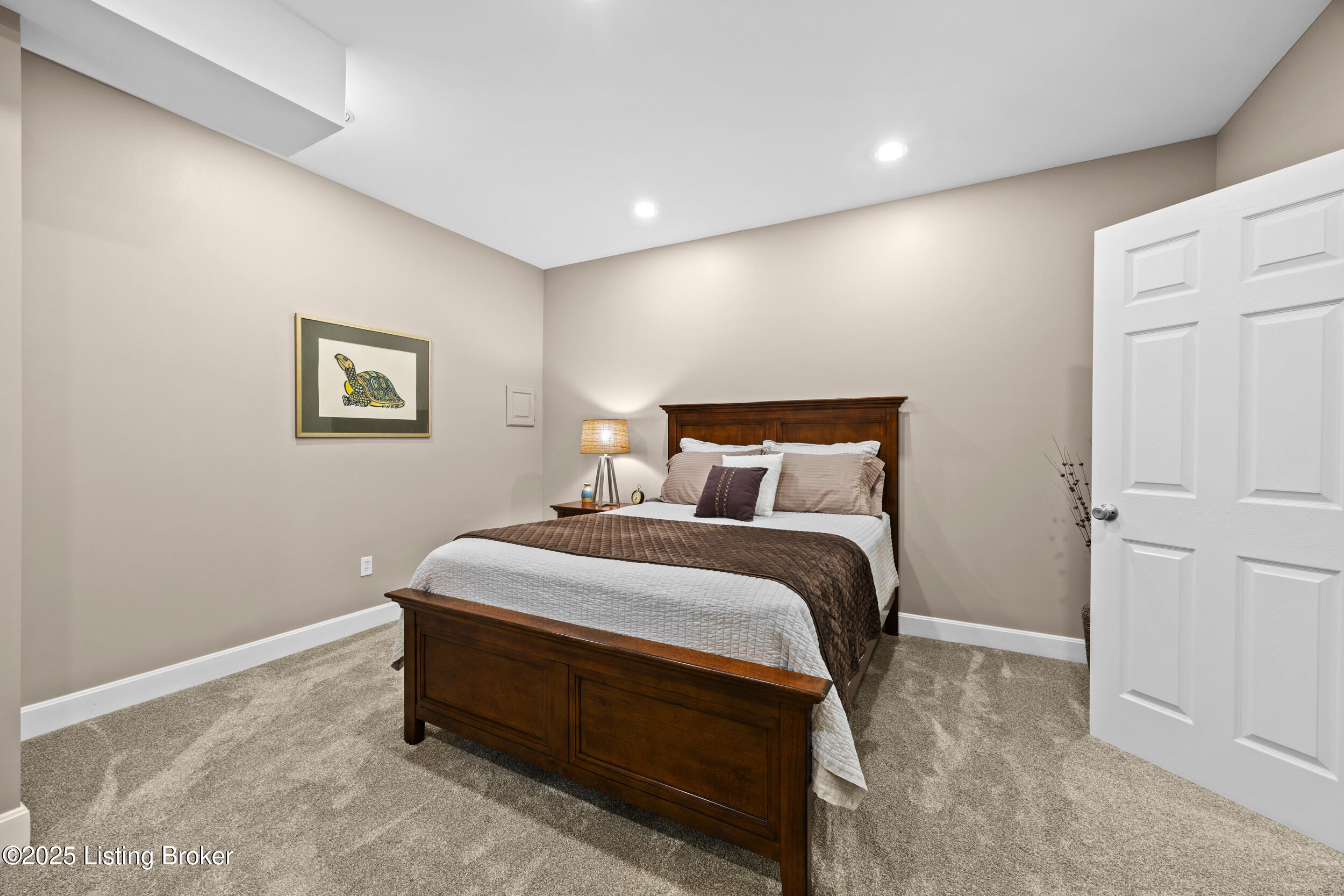 2208 Claymore Cir