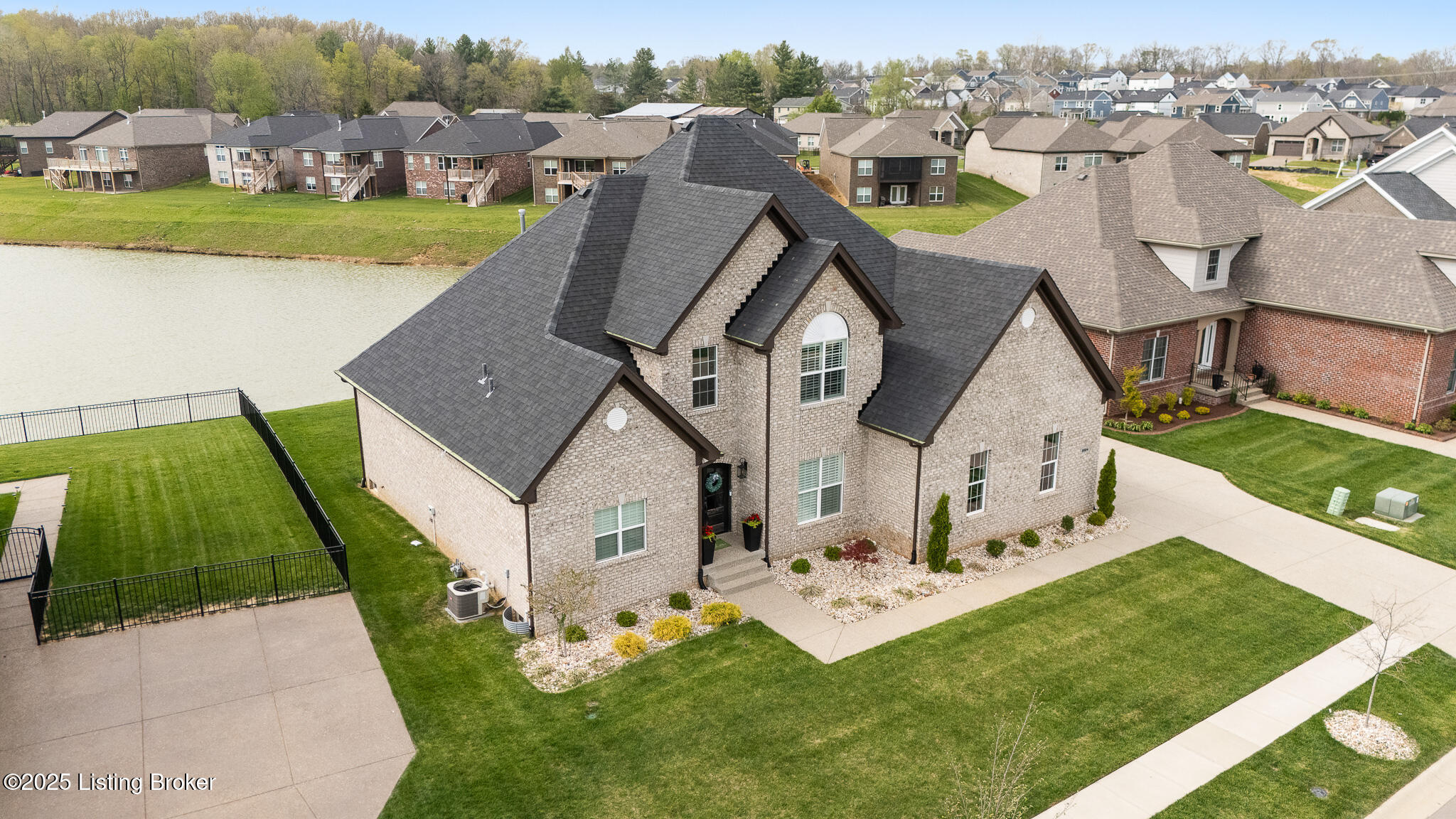 2004 Scenic Lakes Dr