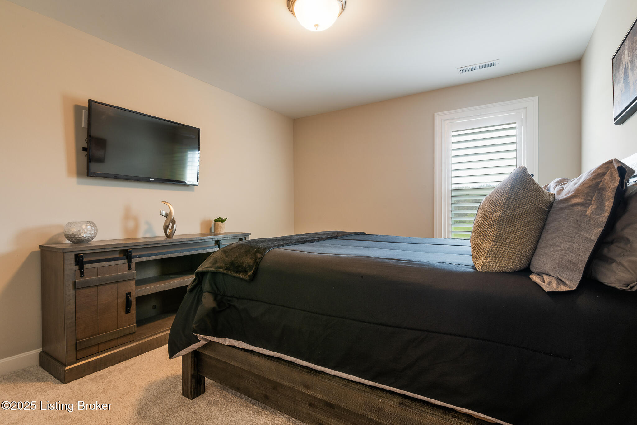 2004 Scenic Lakes Dr
