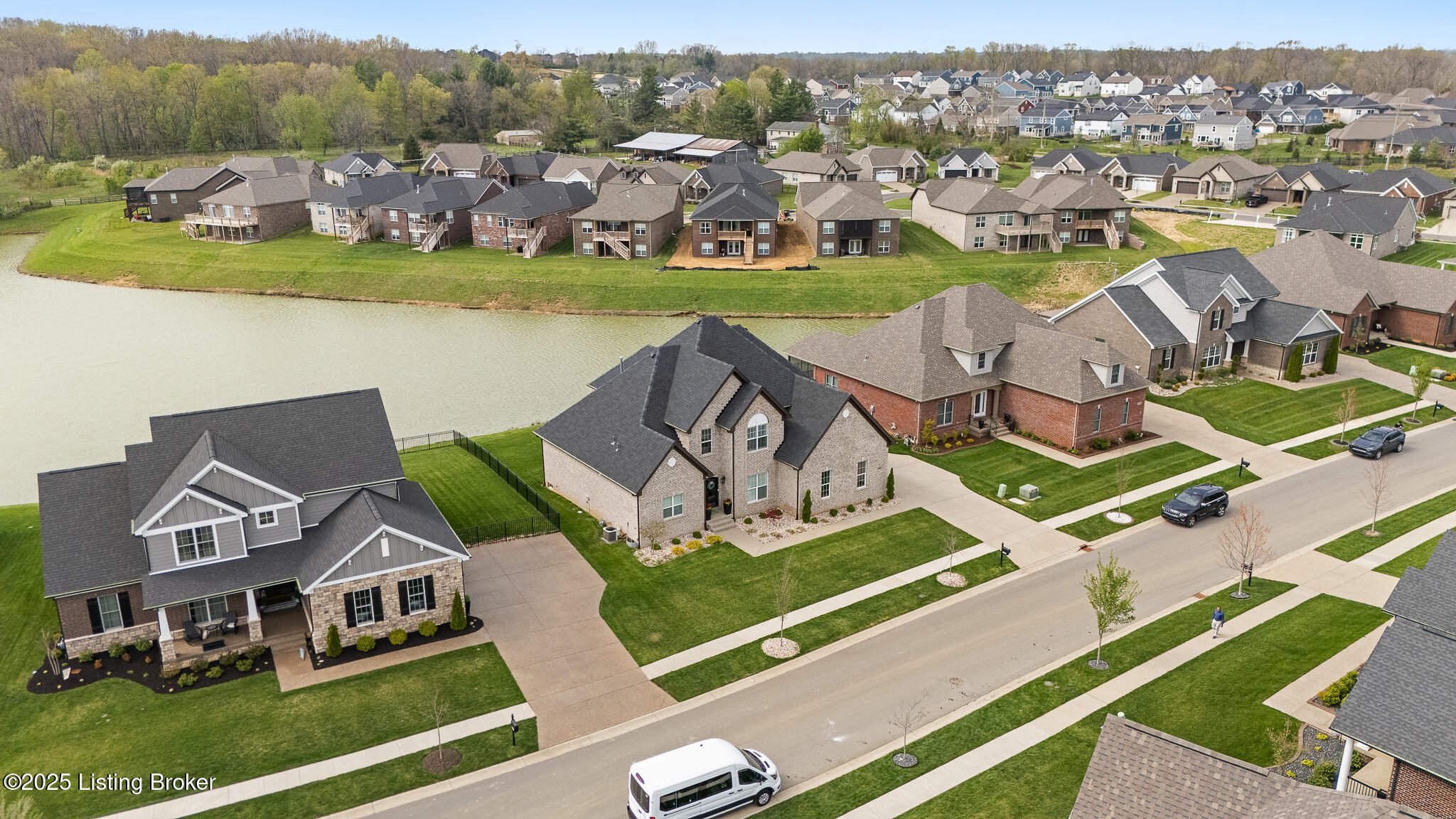 2004 Scenic Lakes Dr