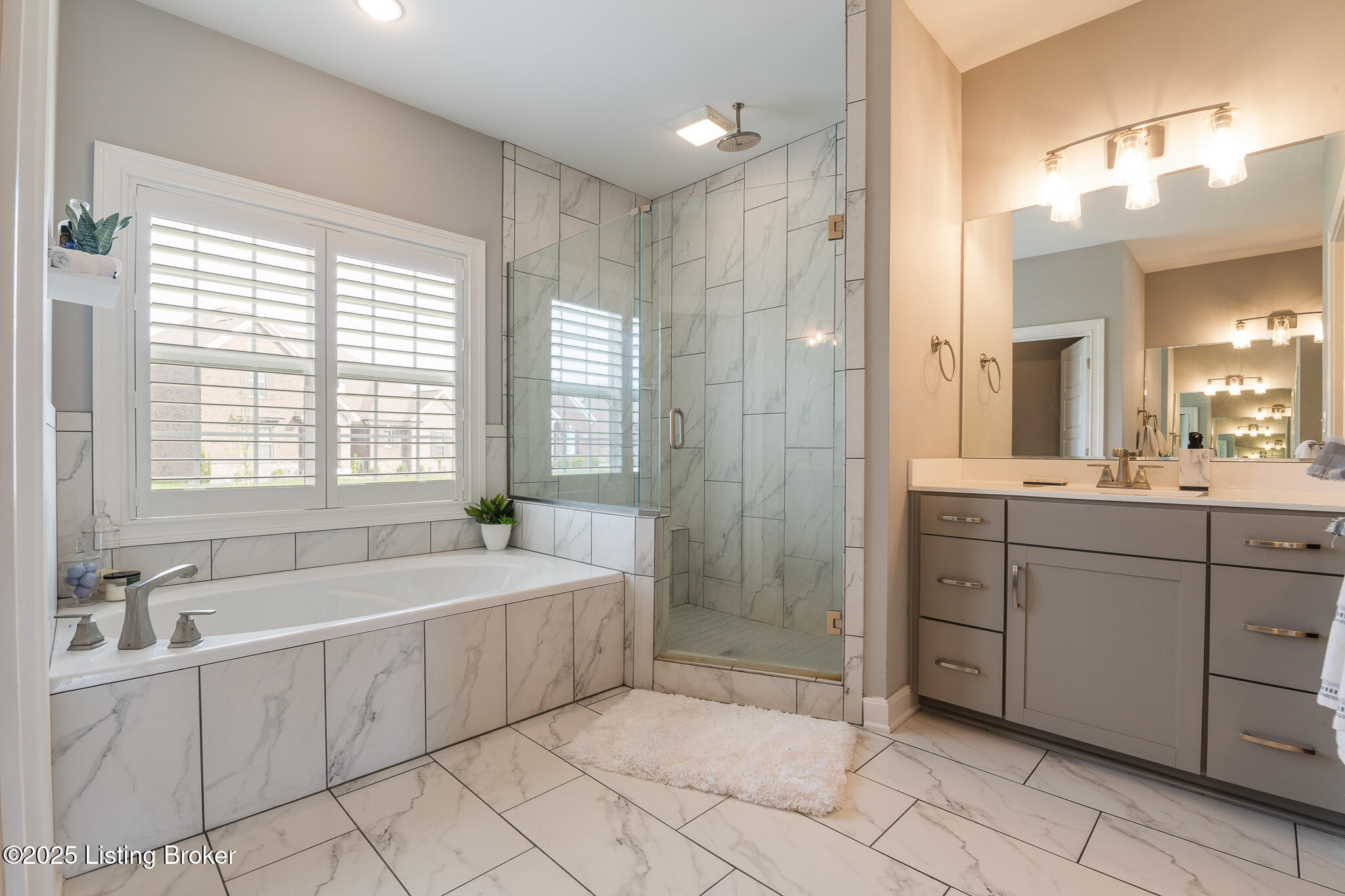 2004 Scenic Lakes Dr