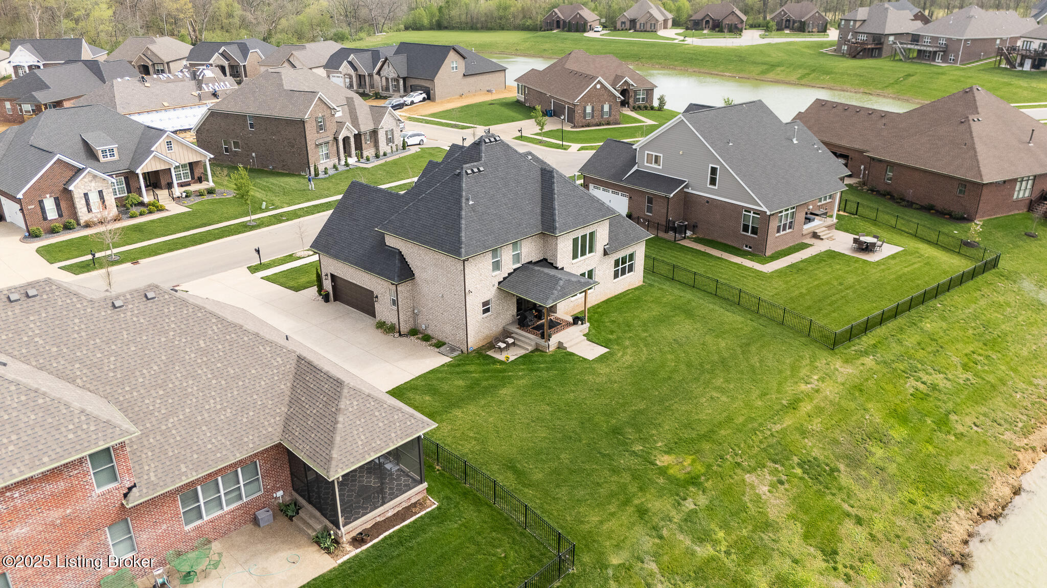 2004 Scenic Lakes Dr