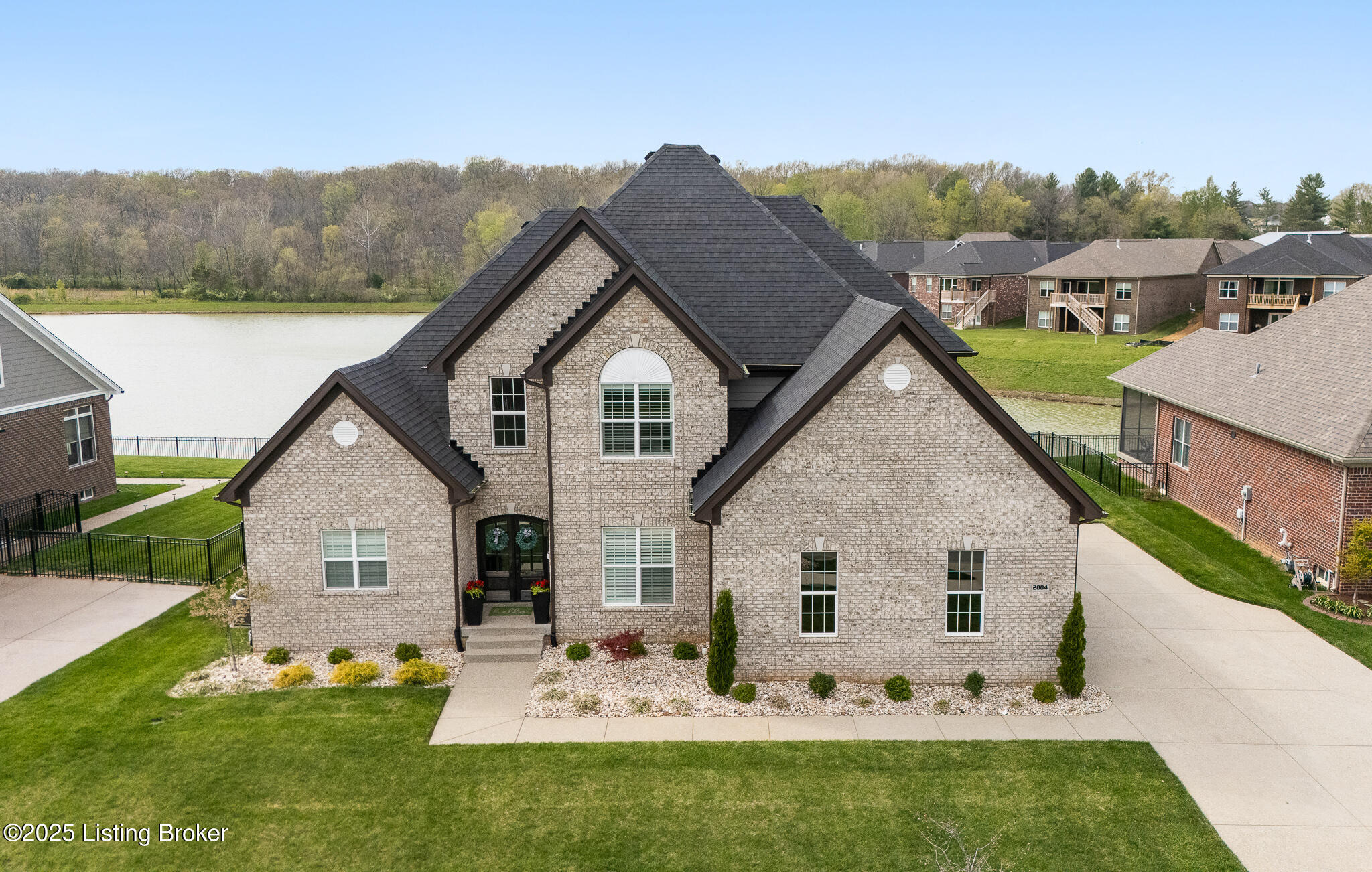 2004 Scenic Lakes Dr