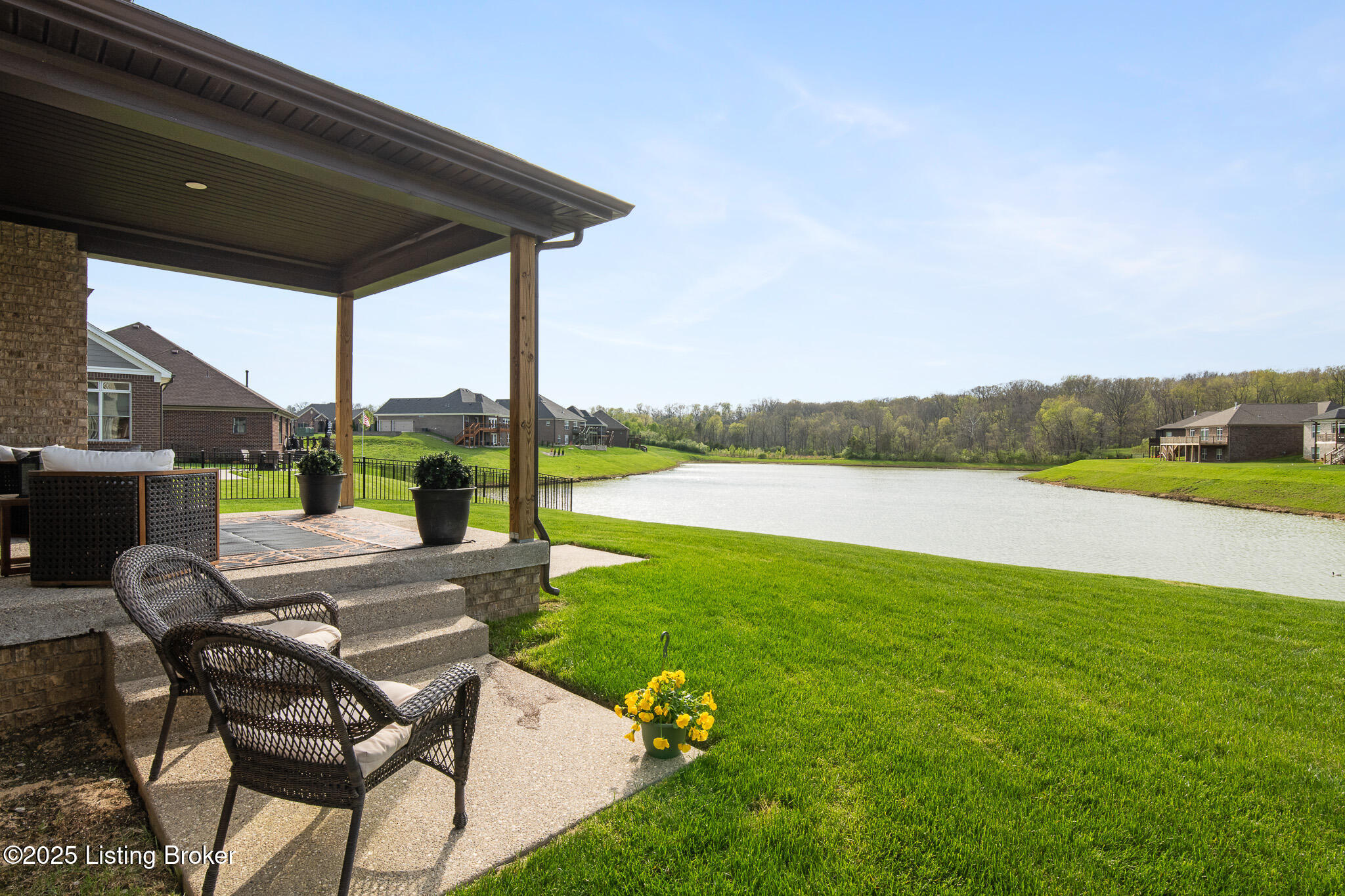 2004 Scenic Lakes Dr