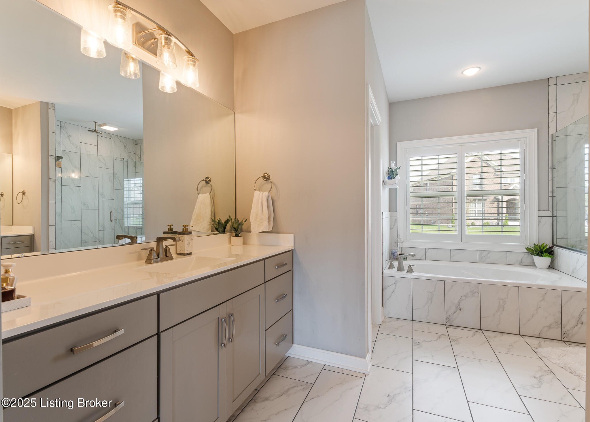 2004 Scenic Lakes Dr