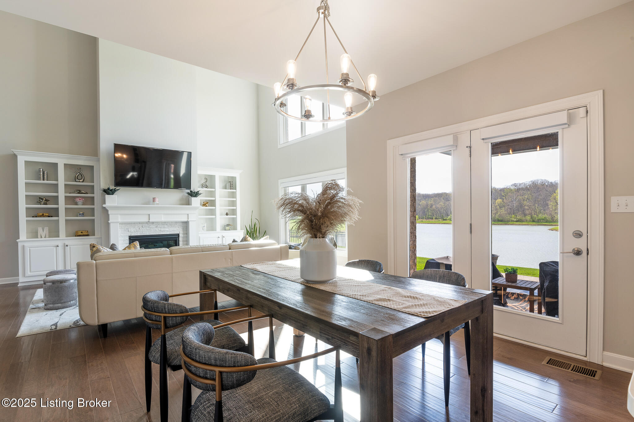 2004 Scenic Lakes Dr