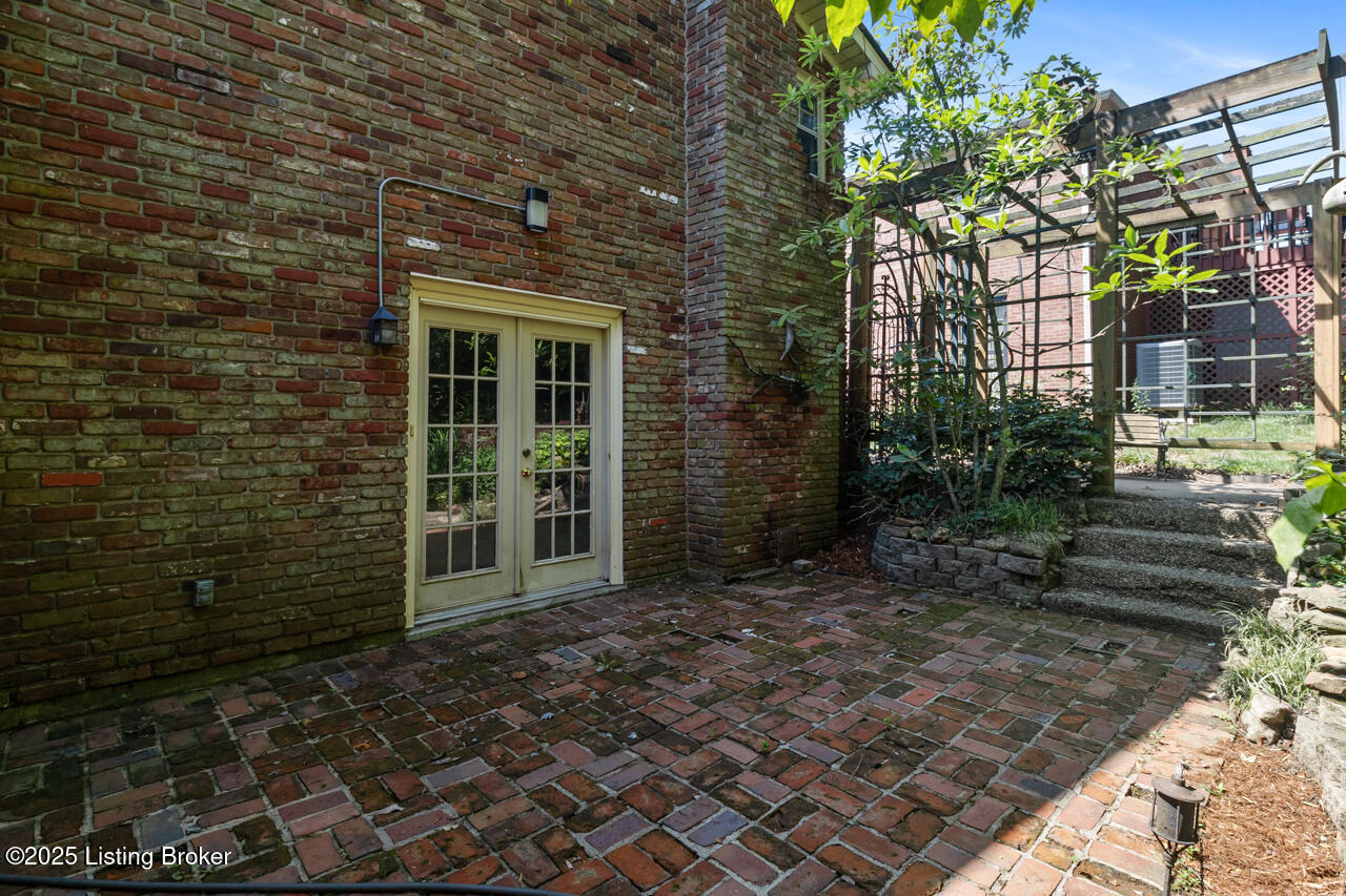 3505 Eastside Dr