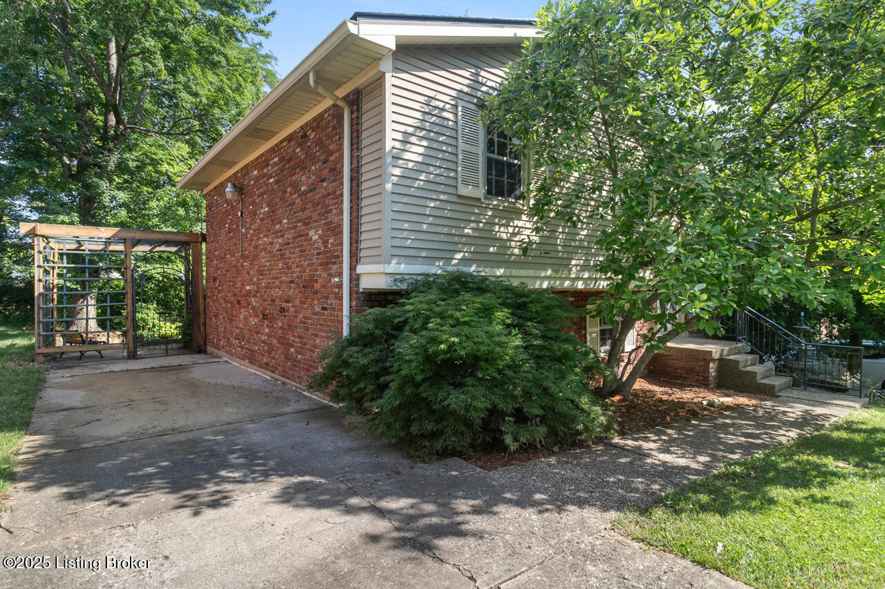 3505 Eastside Dr