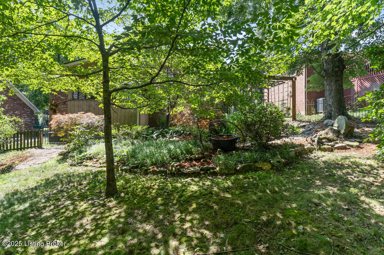 3505 Eastside Dr
