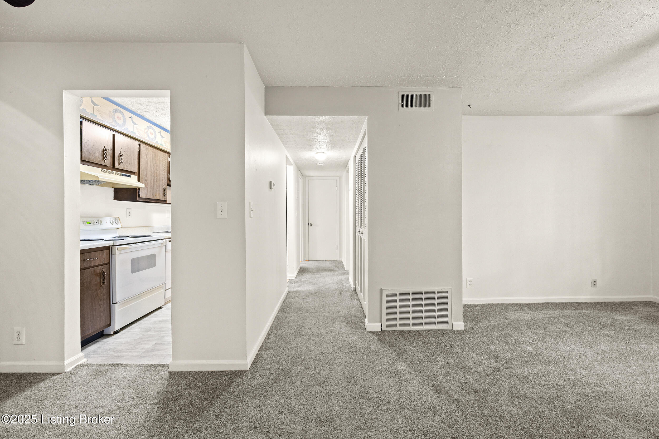 7050 Wildwood Cir, 103