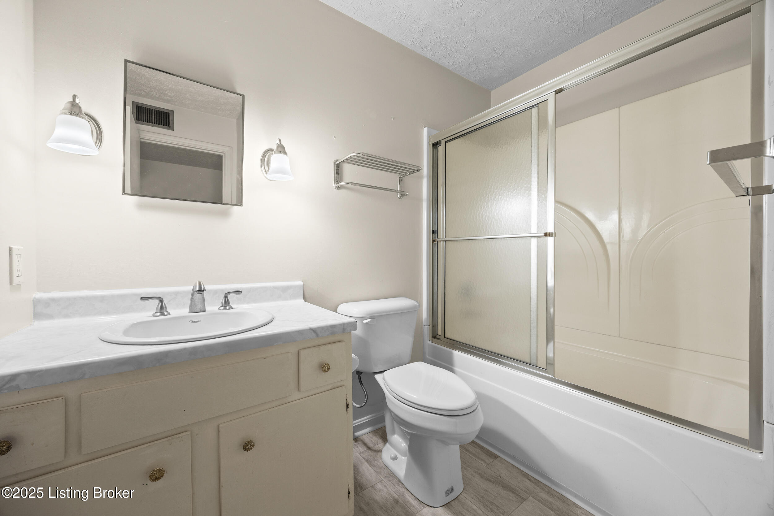 7050 Wildwood Cir, 103