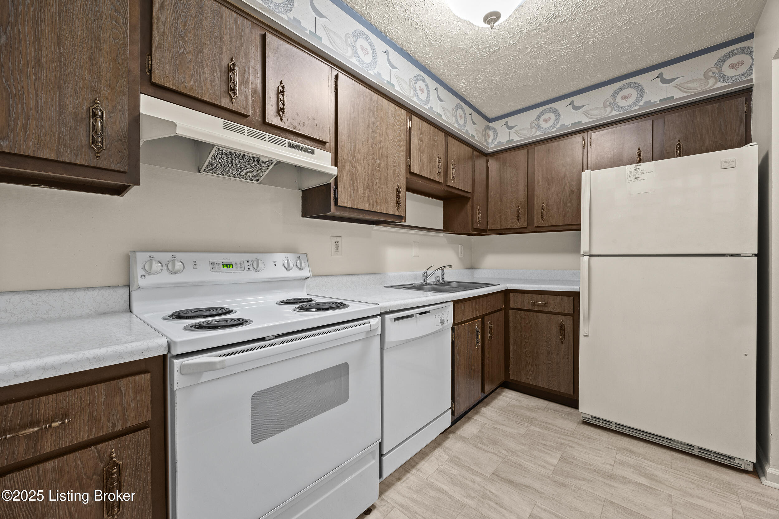 7050 Wildwood Cir, 103