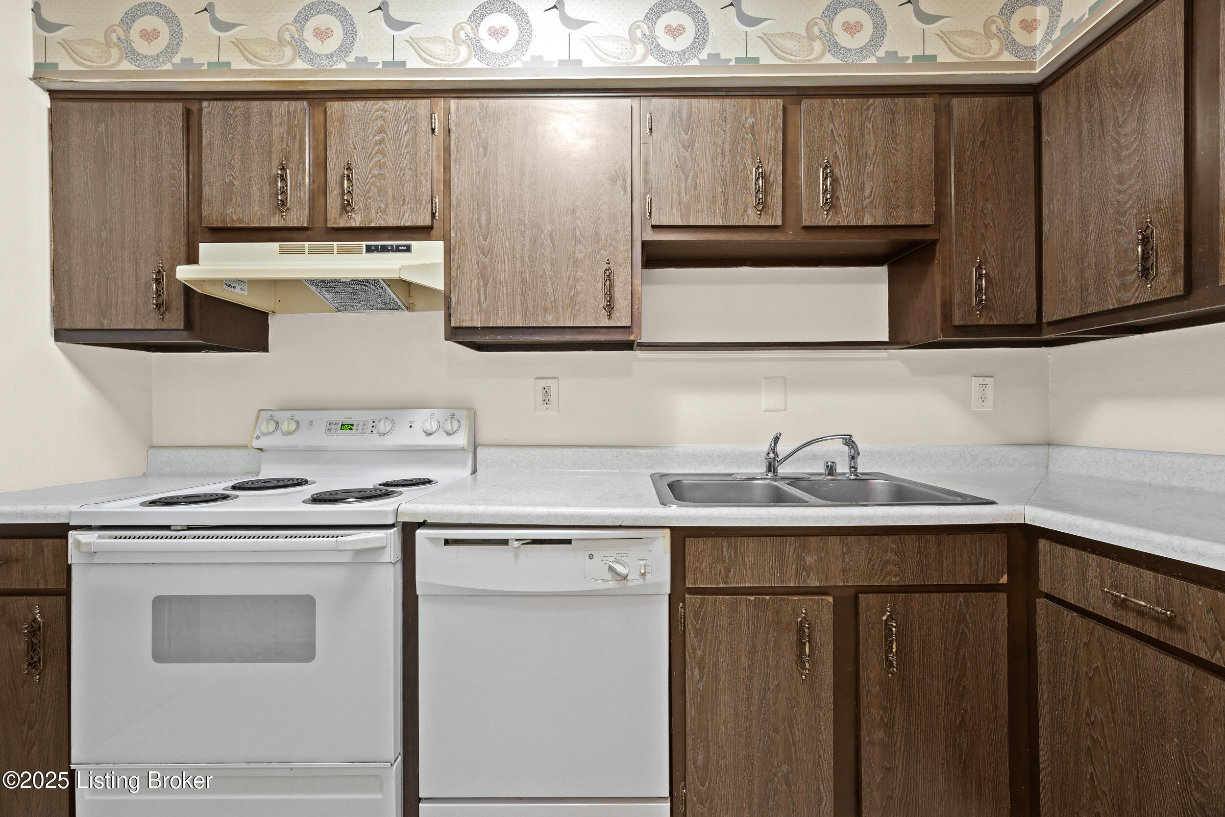 7050 Wildwood Cir, 103