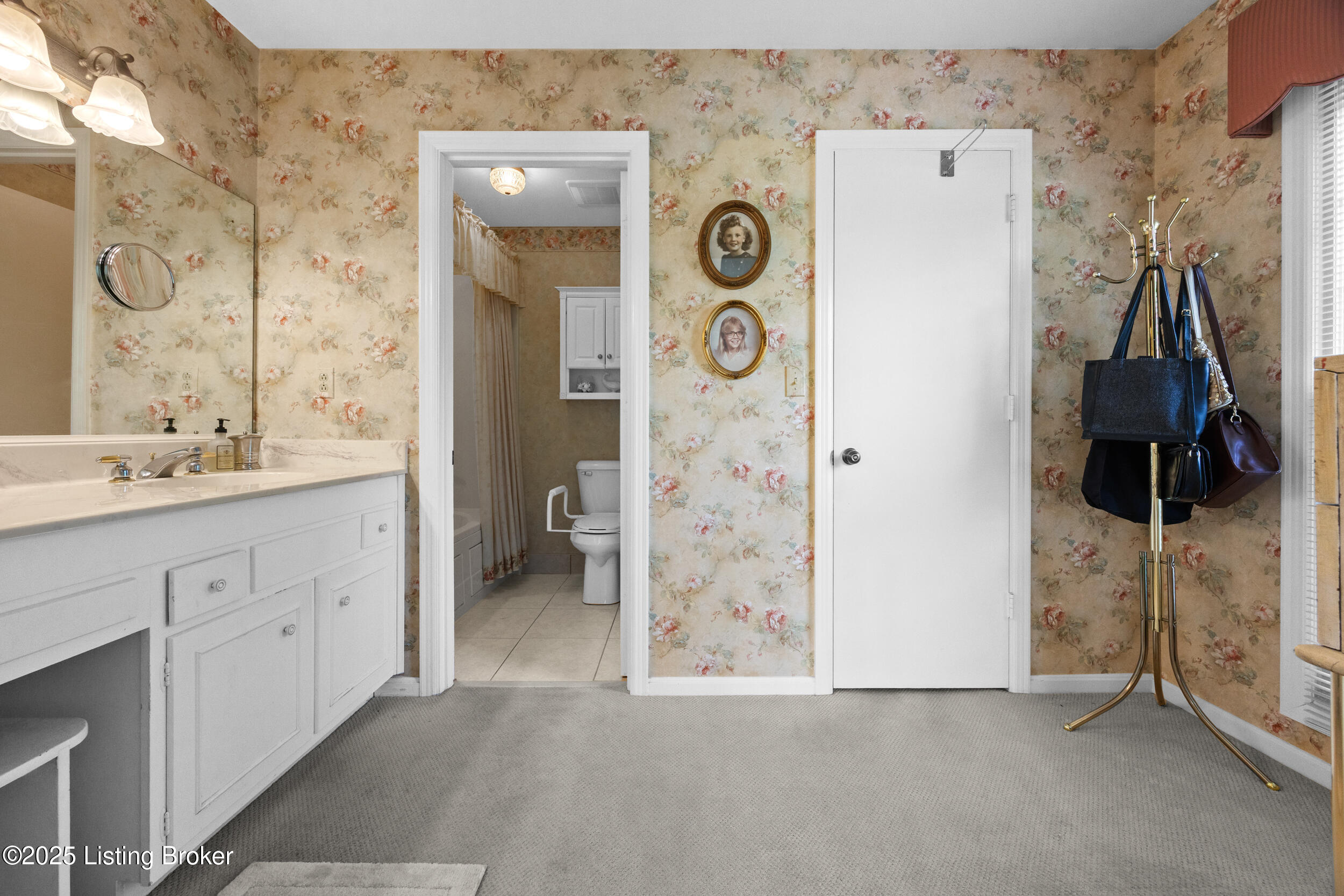 400 Edinburgh Pl