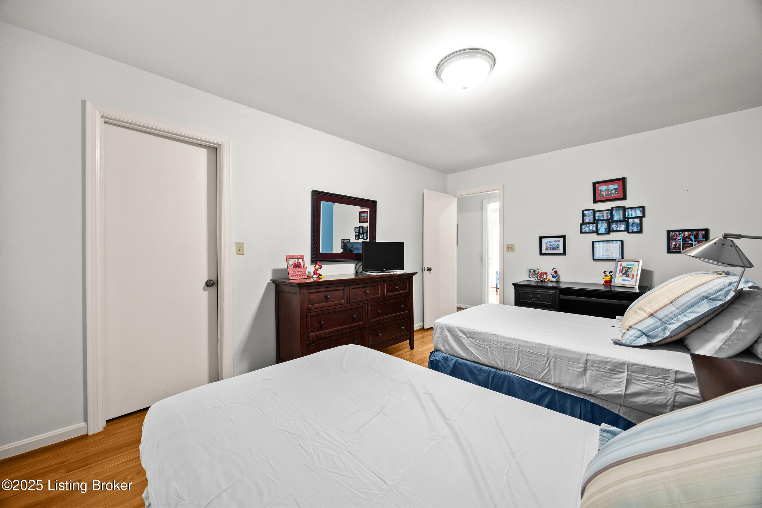 400 Edinburgh Pl