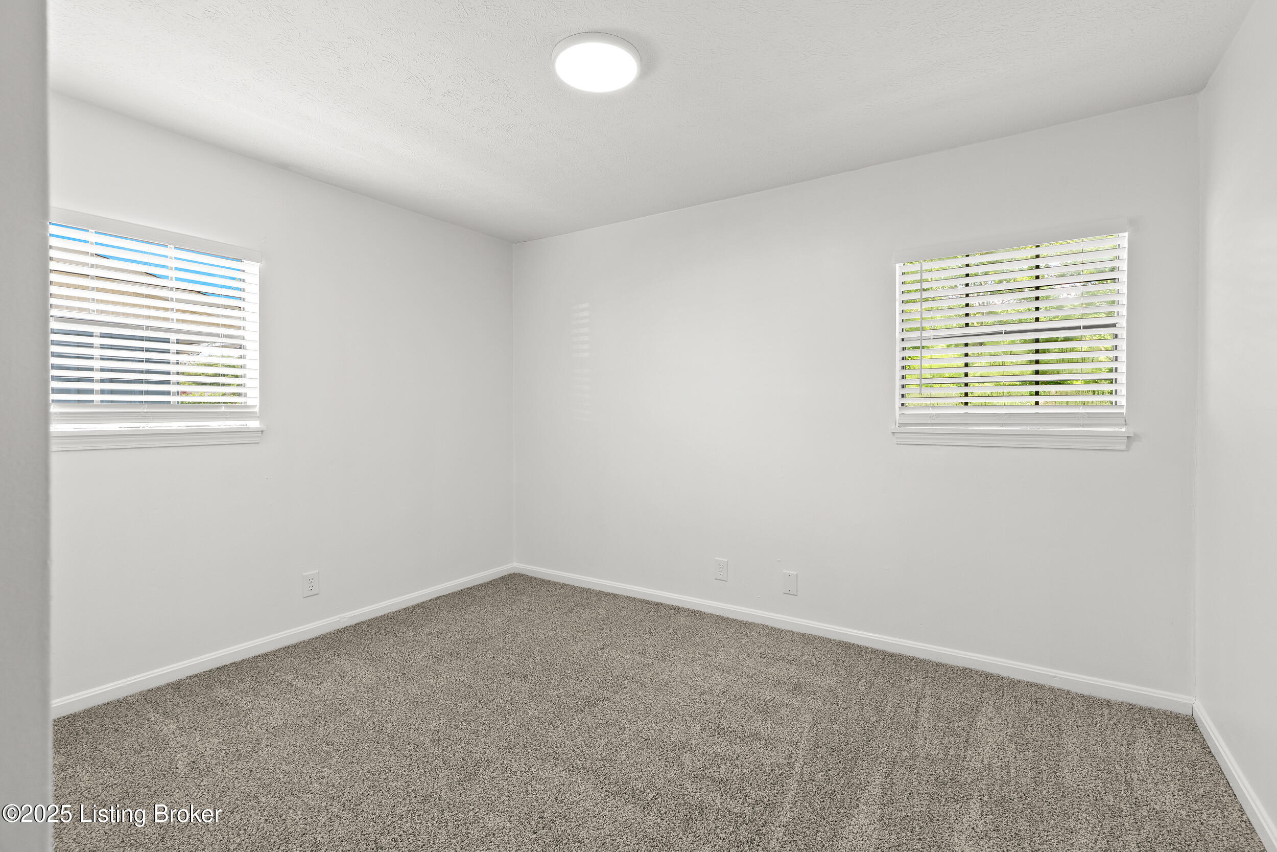 4208 Leo Ln