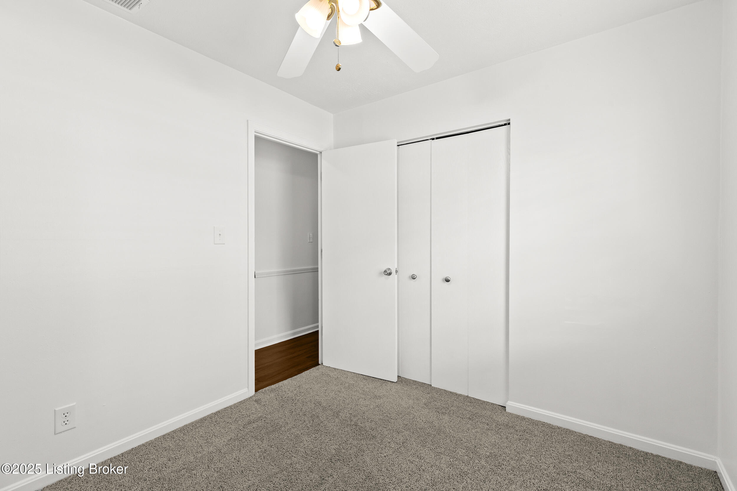 4208 Leo Ln