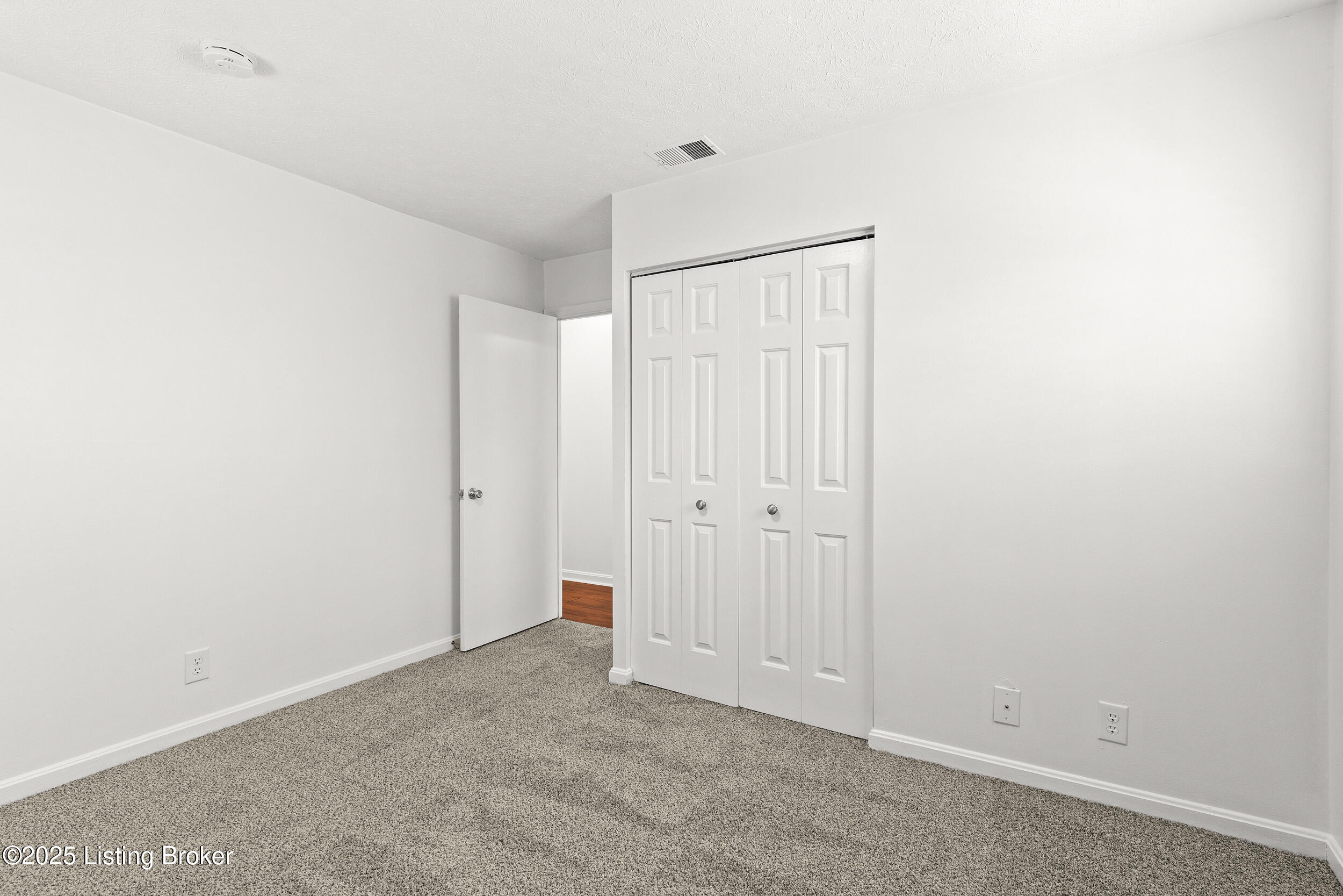 4208 Leo Ln