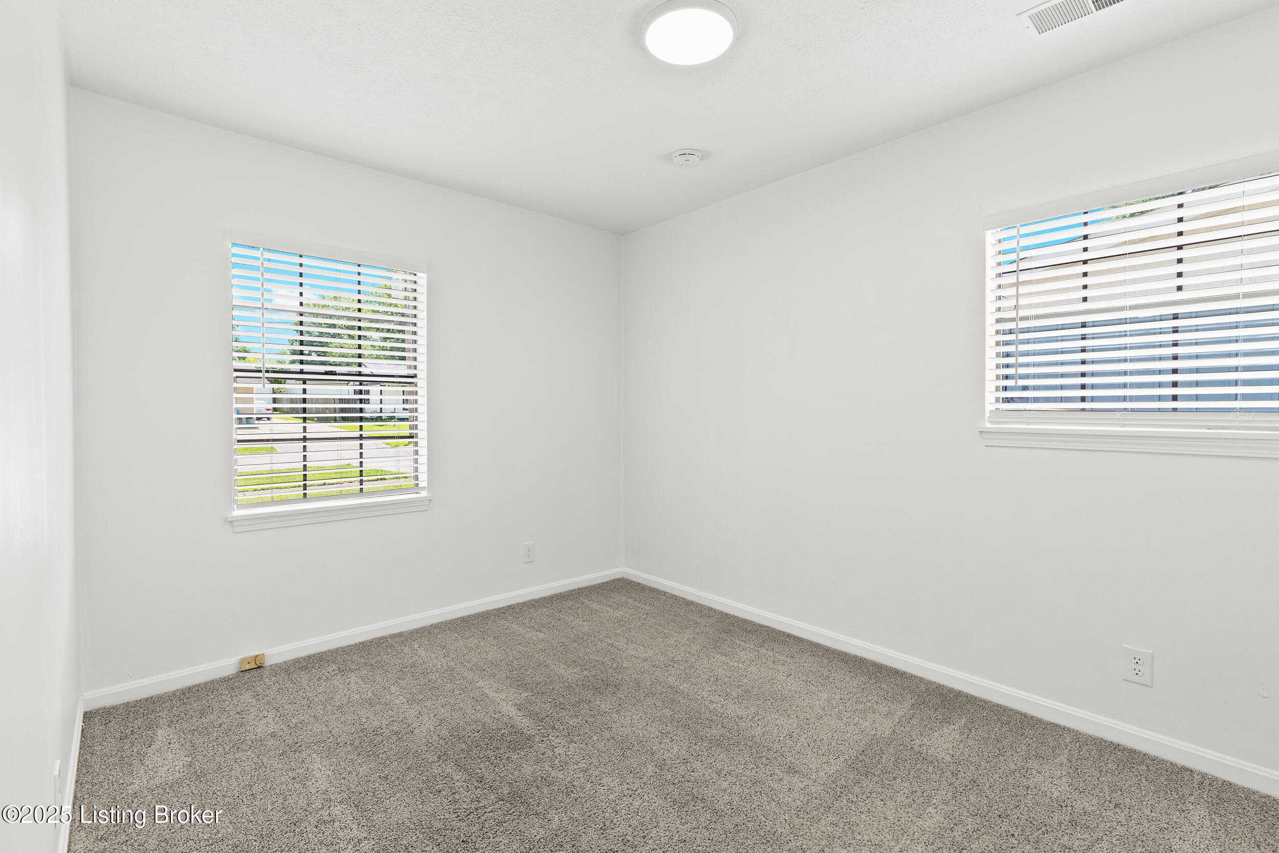 4208 Leo Ln