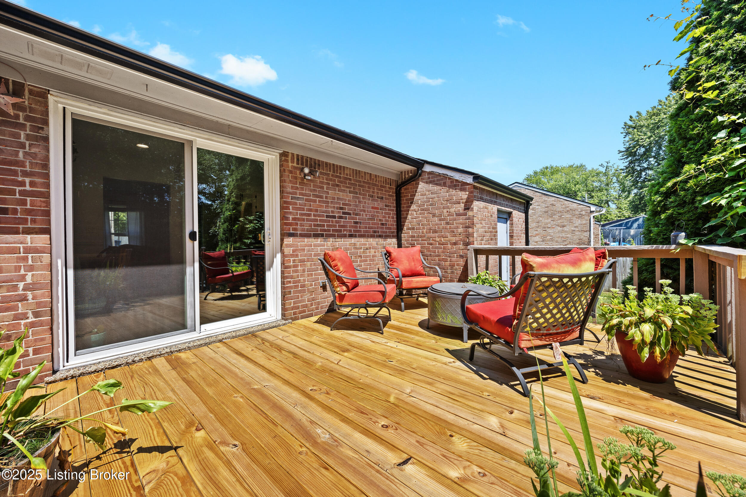 6904 Jessica Ct