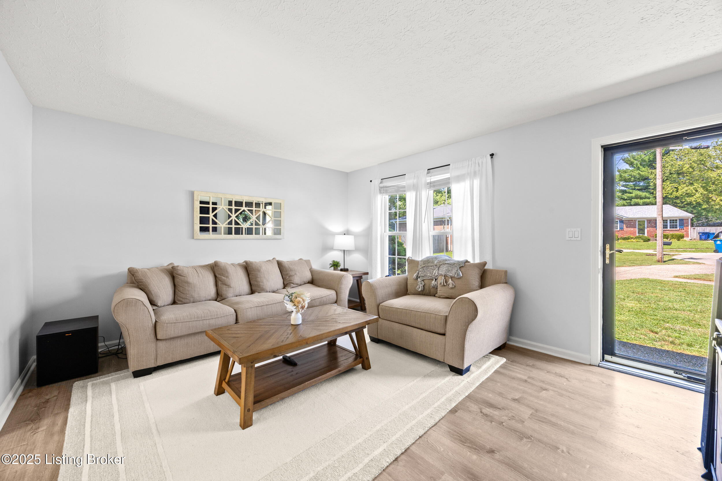 6904 Jessica Ct