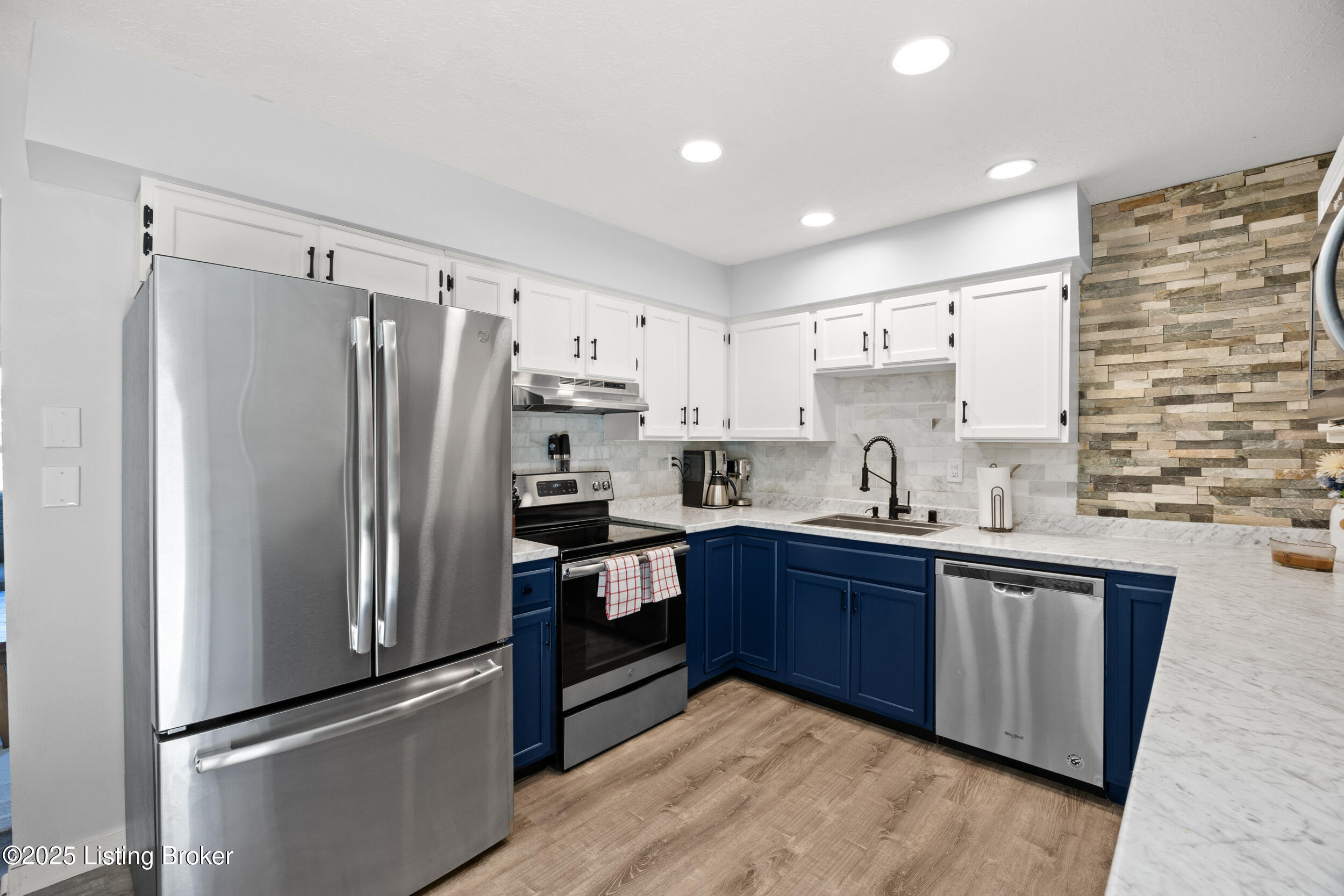 6904 Jessica Ct