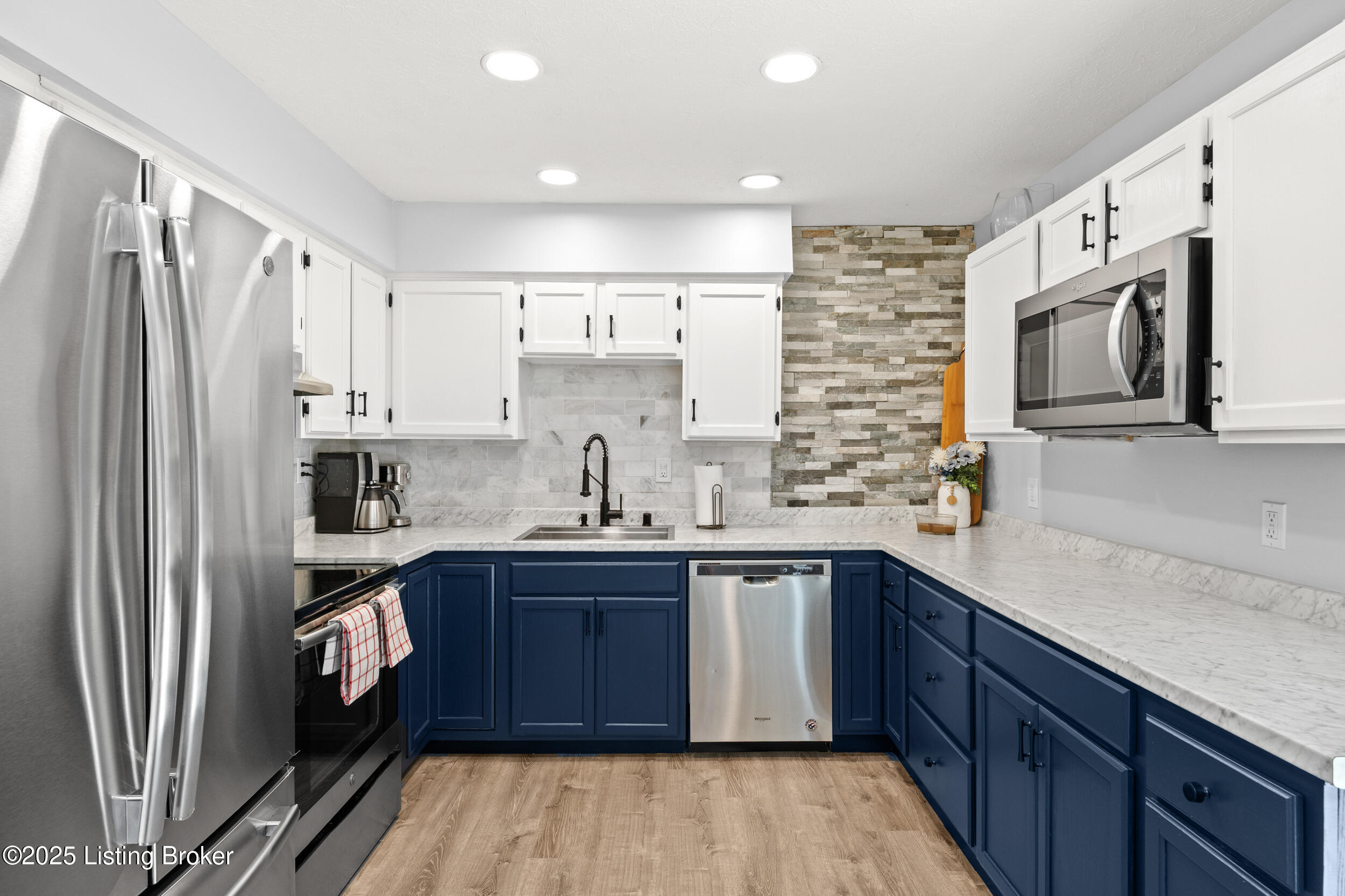 6904 Jessica Ct