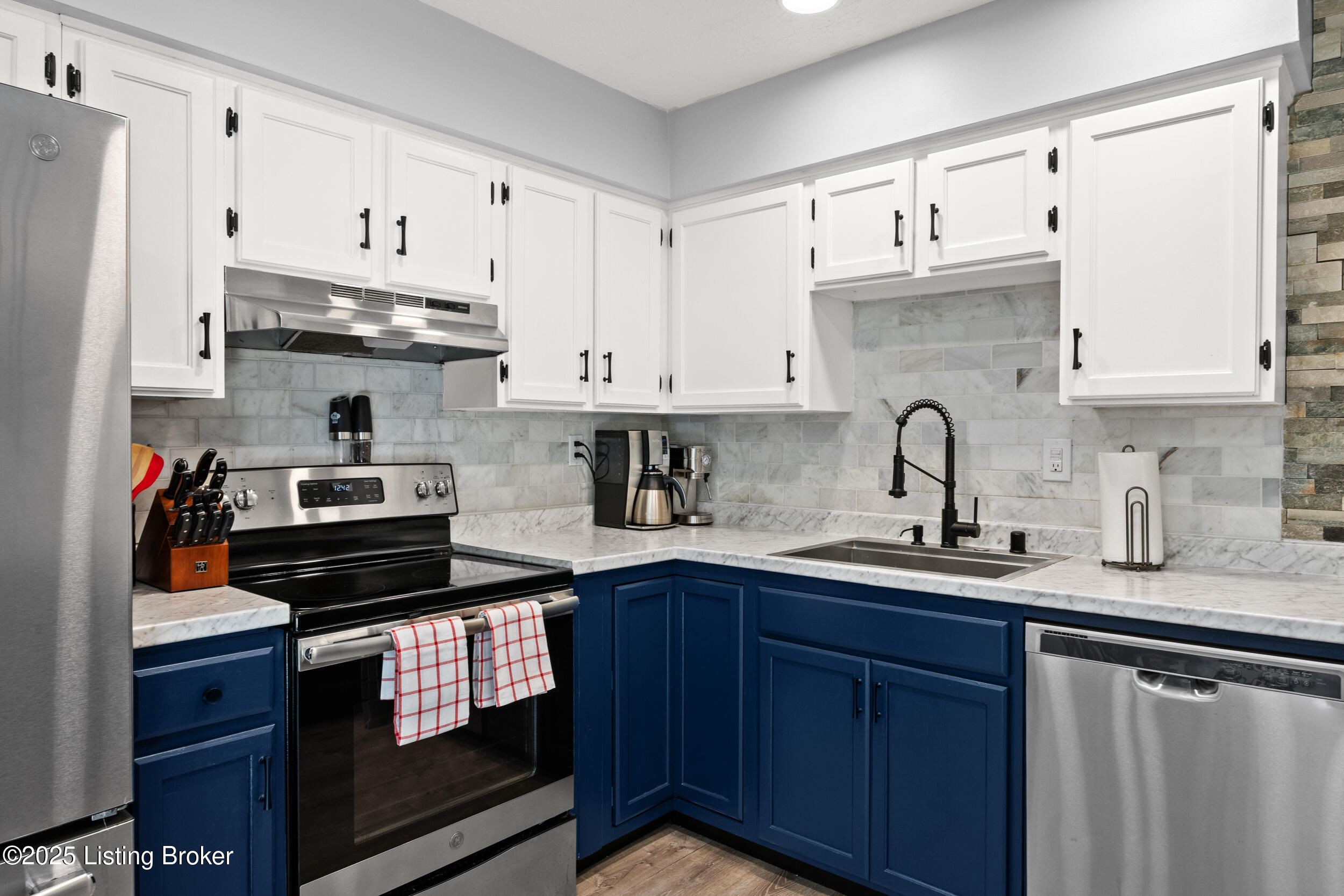 6904 Jessica Ct