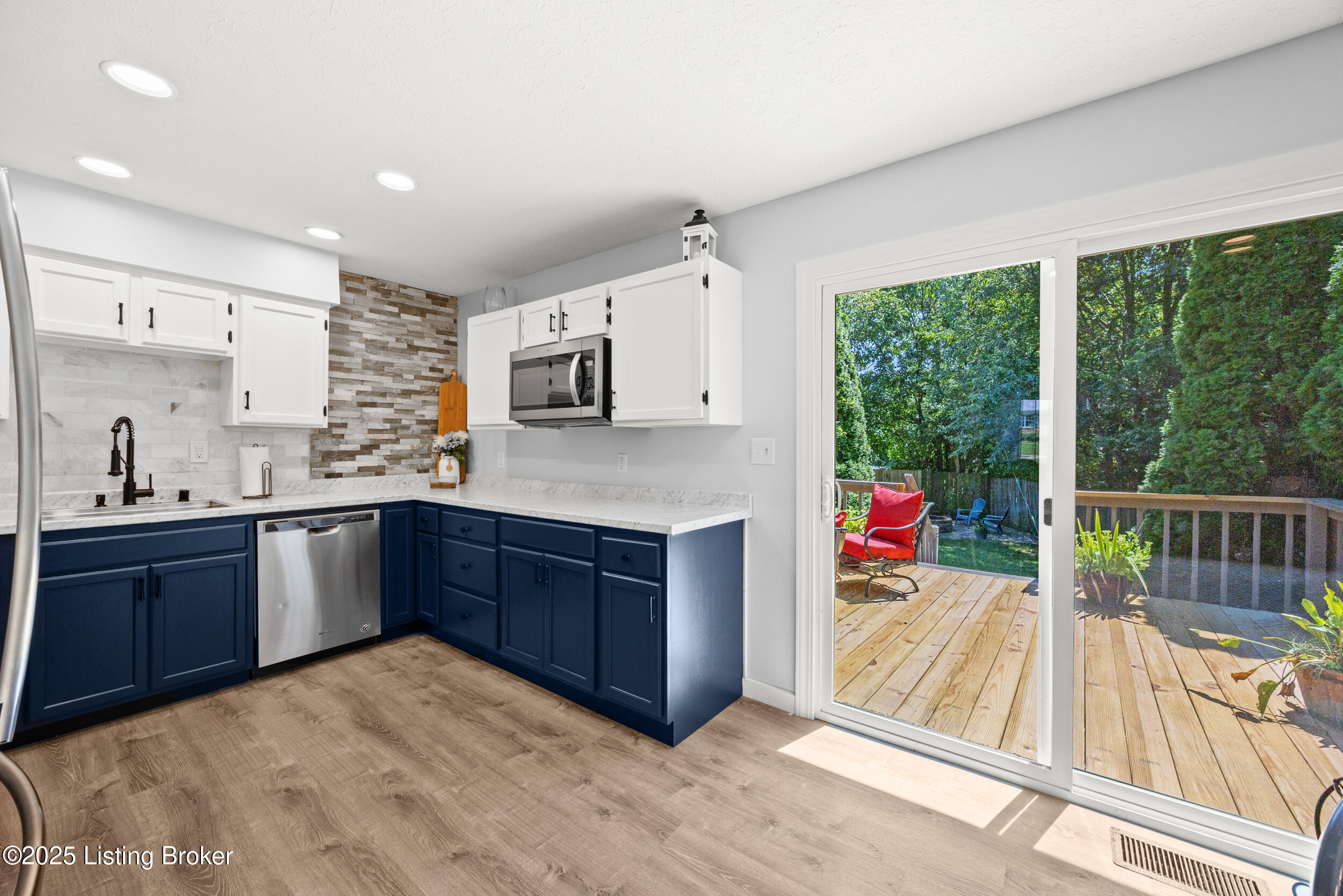 6904 Jessica Ct