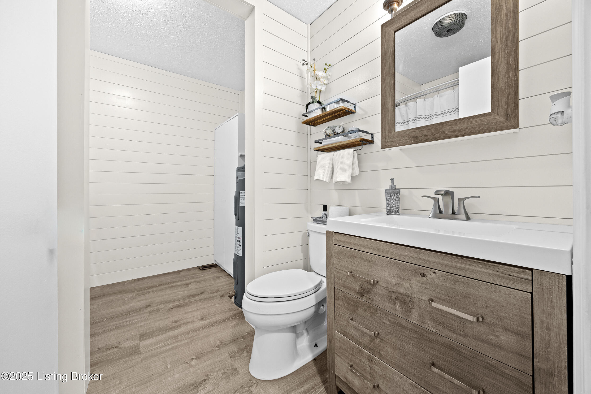 6904 Jessica Ct