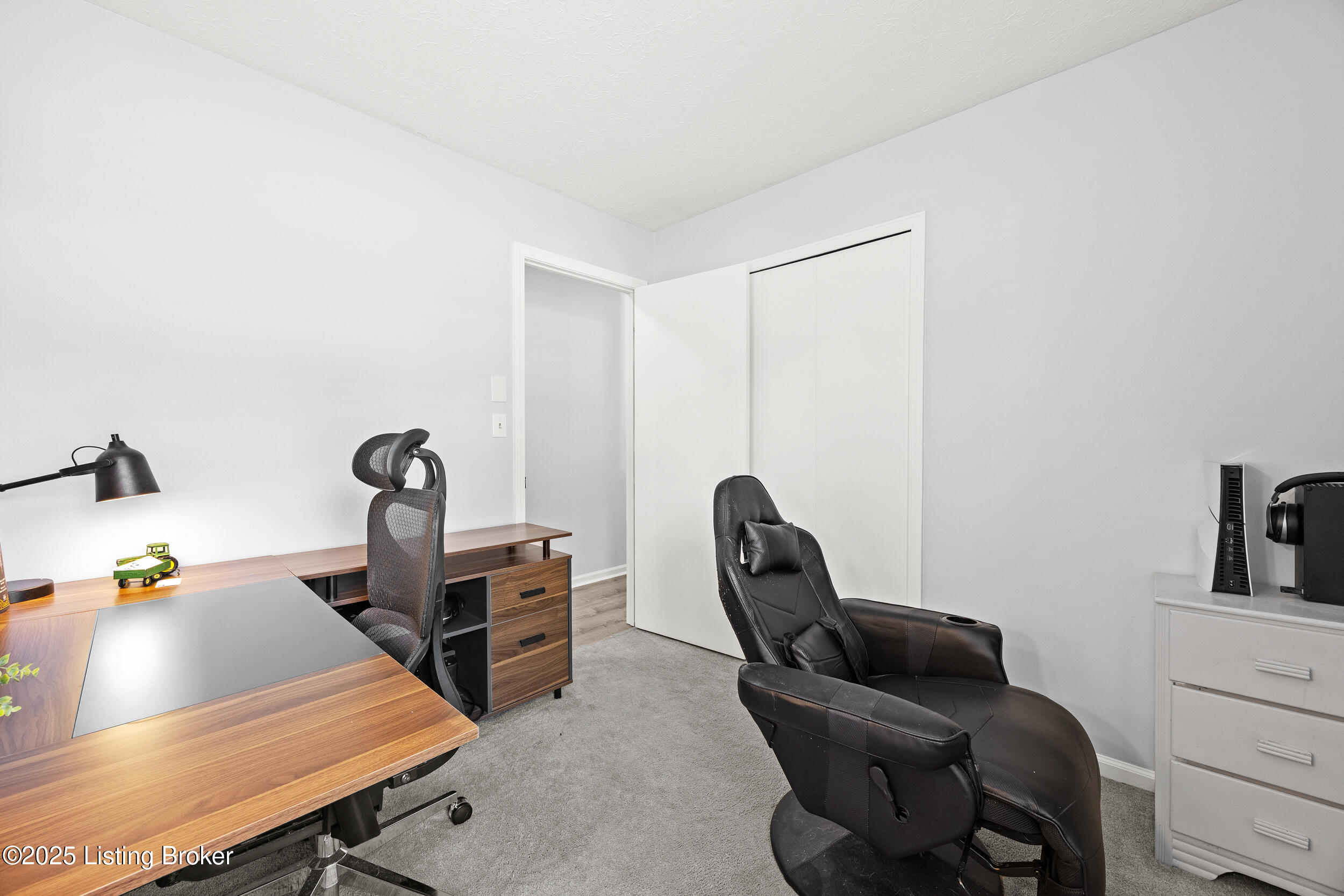 6904 Jessica Ct