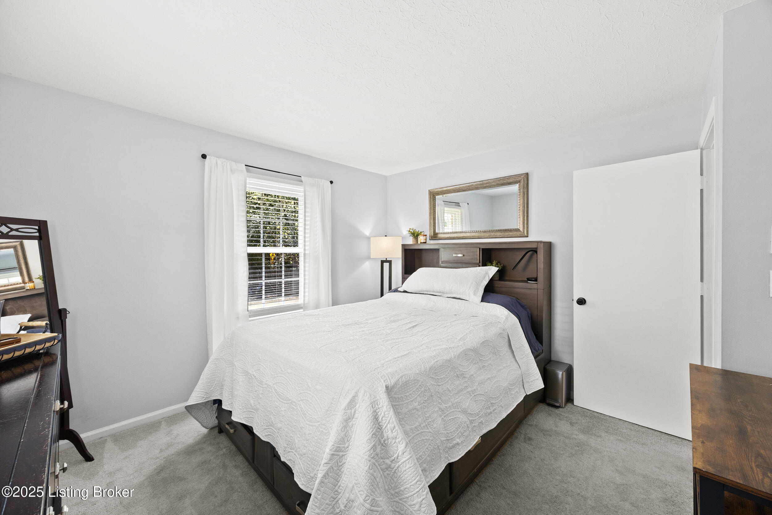 6904 Jessica Ct