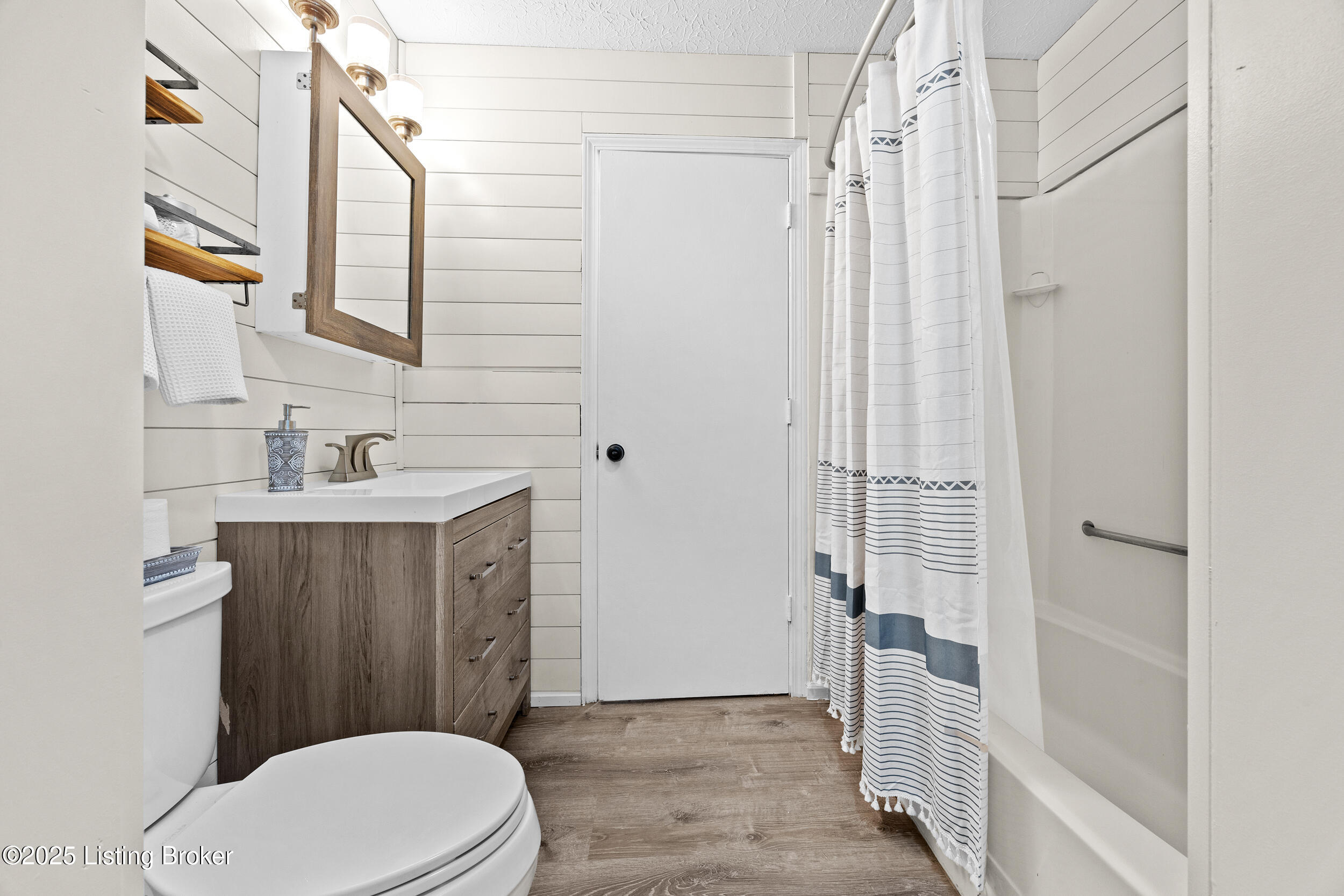 6904 Jessica Ct
