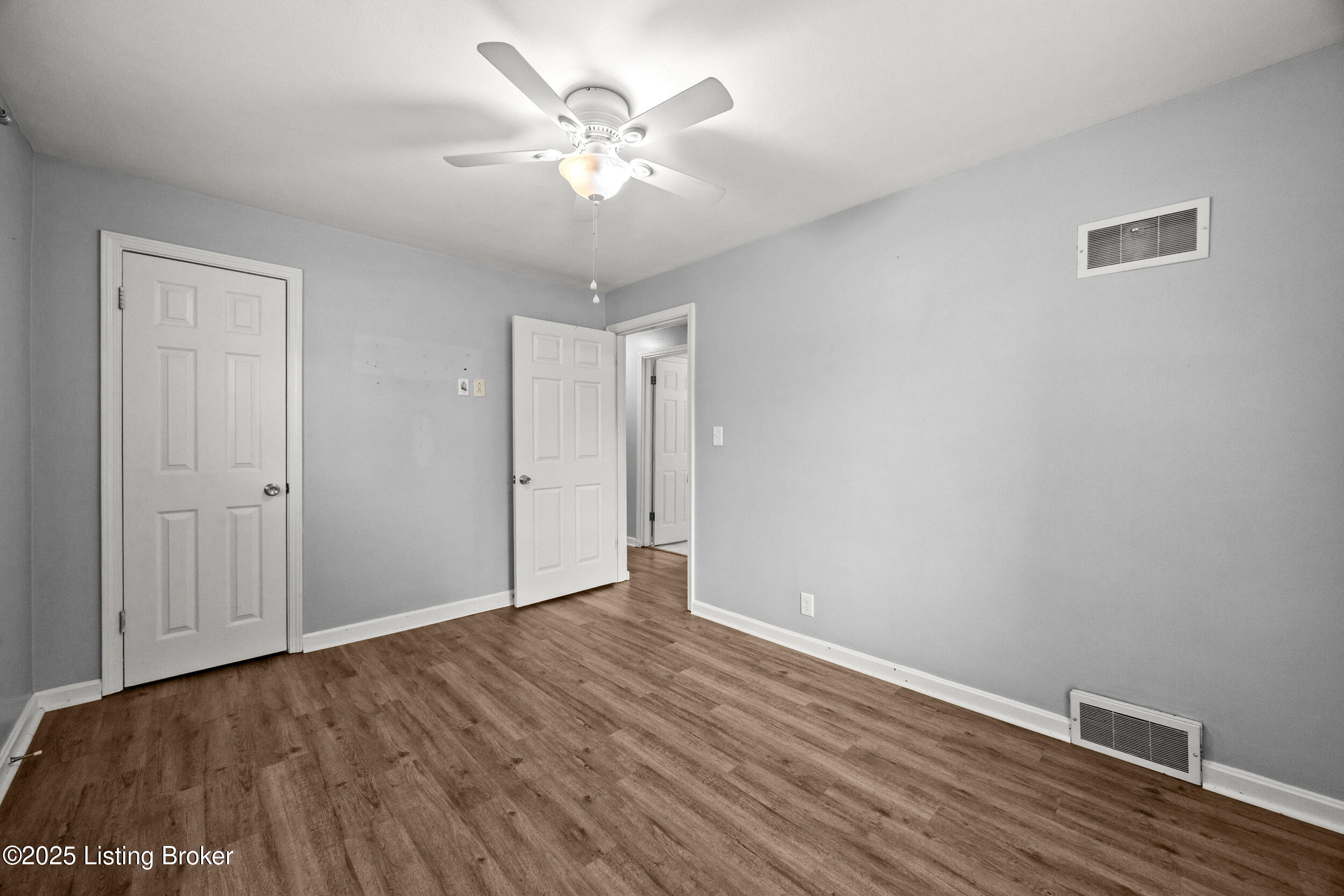 5593 Dorinda Dr