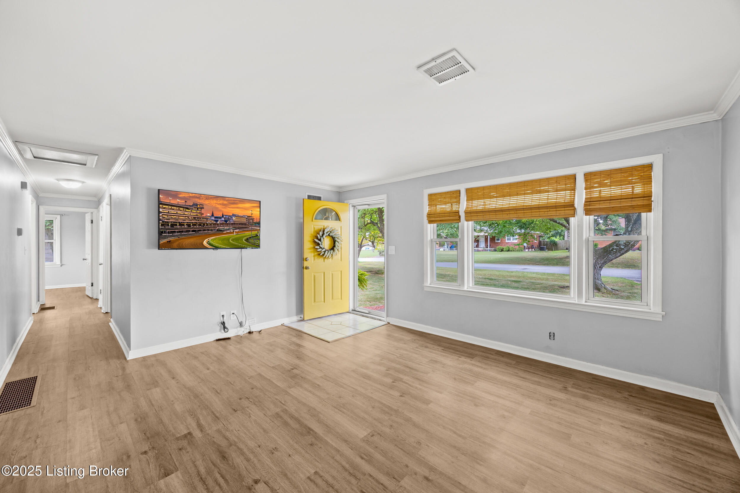 5593 Dorinda Dr